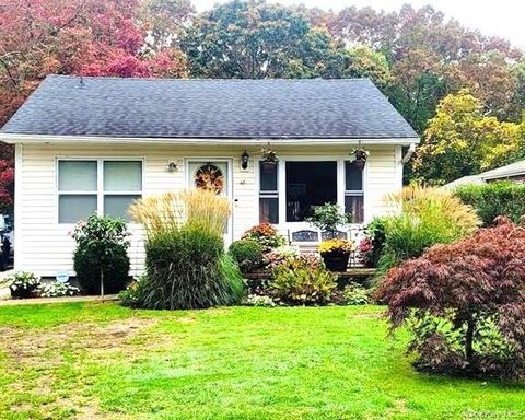 Homes For Rent - 48 Eleanor Avenue<br/> Mastic, NY 11950