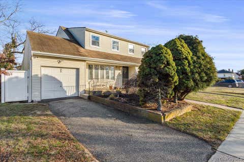 Homes For Sale - 25 Ford Drive<br/> Massapequa, NY 11758
