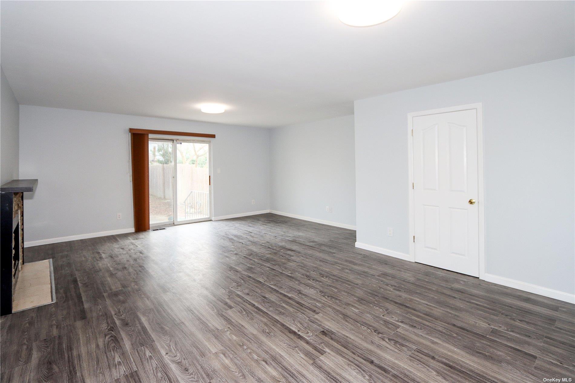 Glen Cove, New York 11542, United States, 3 Bedrooms Bedrooms, ,3 BathroomsBathrooms,Residential,Active,121308