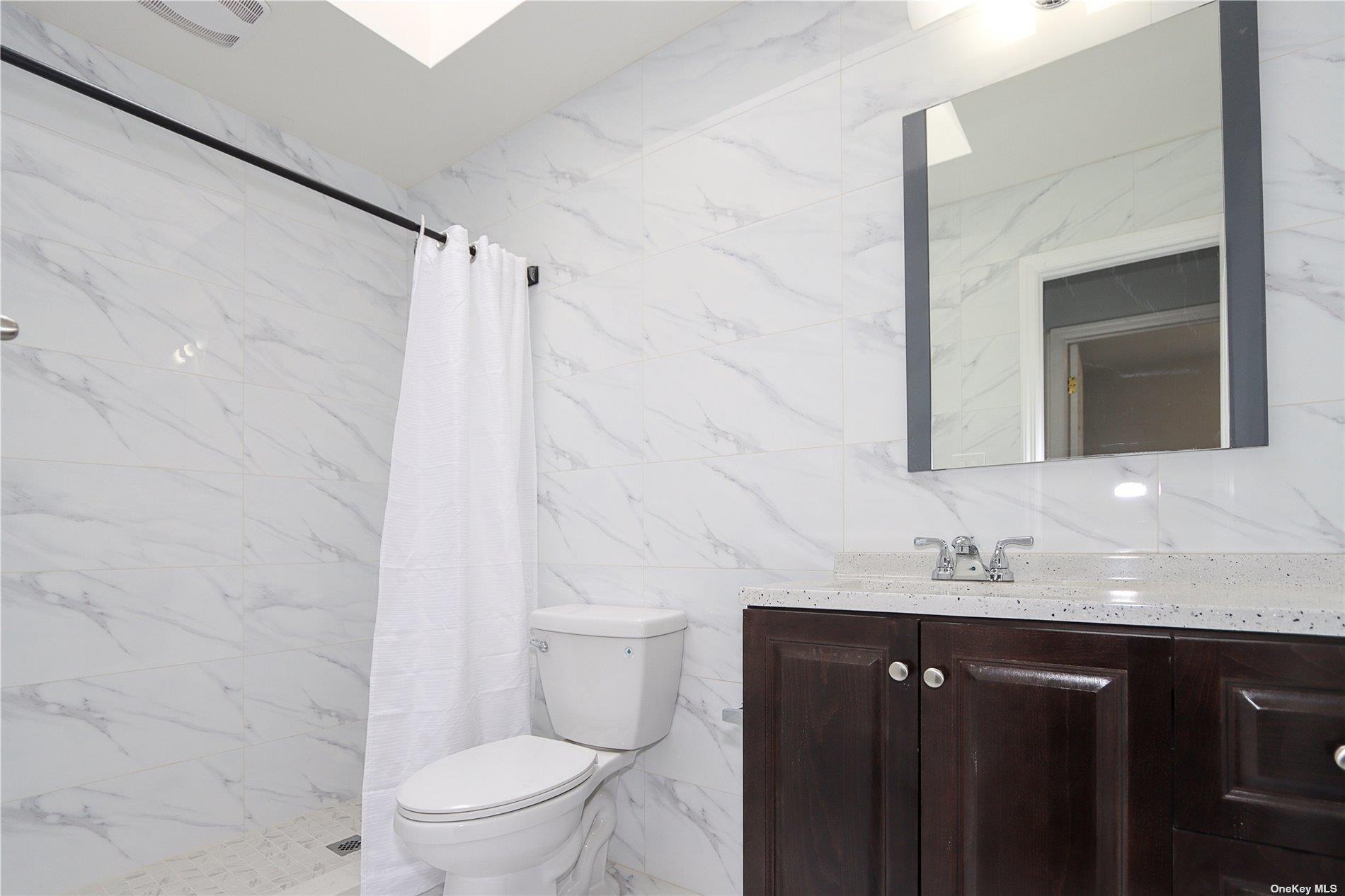 Glen Cove, New York 11542, United States, 3 Bedrooms Bedrooms, ,3 BathroomsBathrooms,Residential,Active,121308