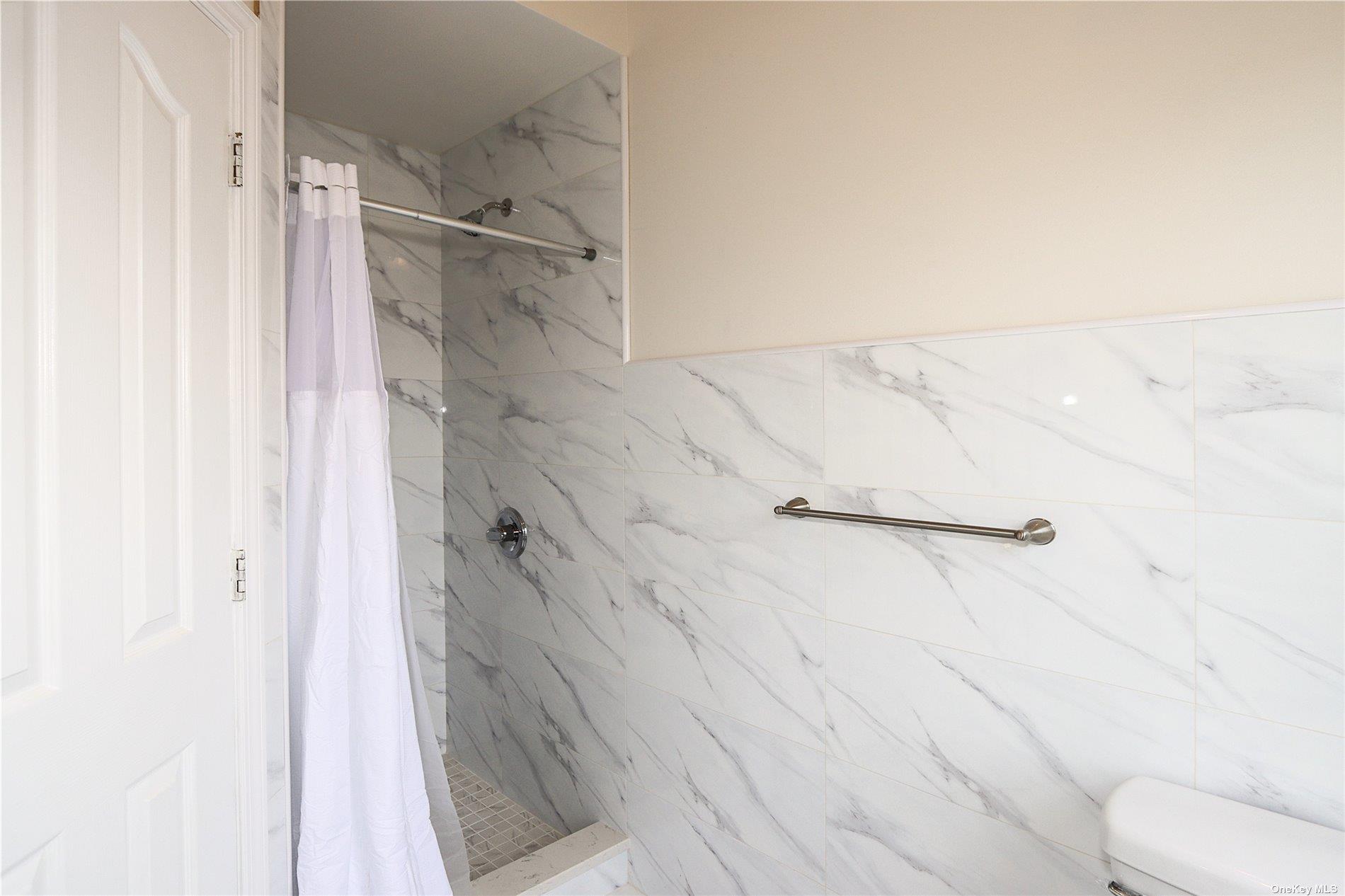 Glen Cove, New York 11542, United States, 3 Bedrooms Bedrooms, ,3 BathroomsBathrooms,Residential,Active,121308