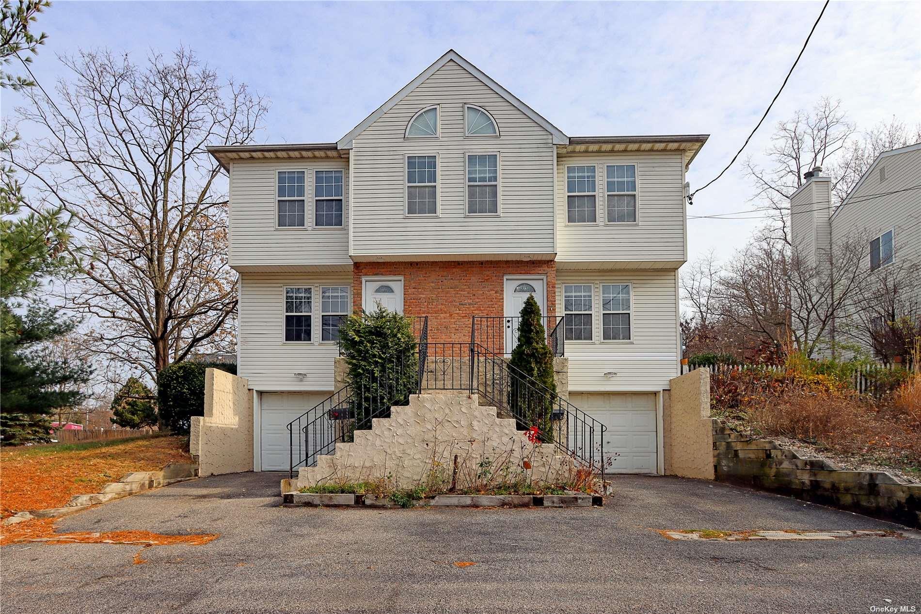 Glen Cove, New York 11542, United States, 3 Bedrooms Bedrooms, ,3 BathroomsBathrooms,Residential,Active,121308