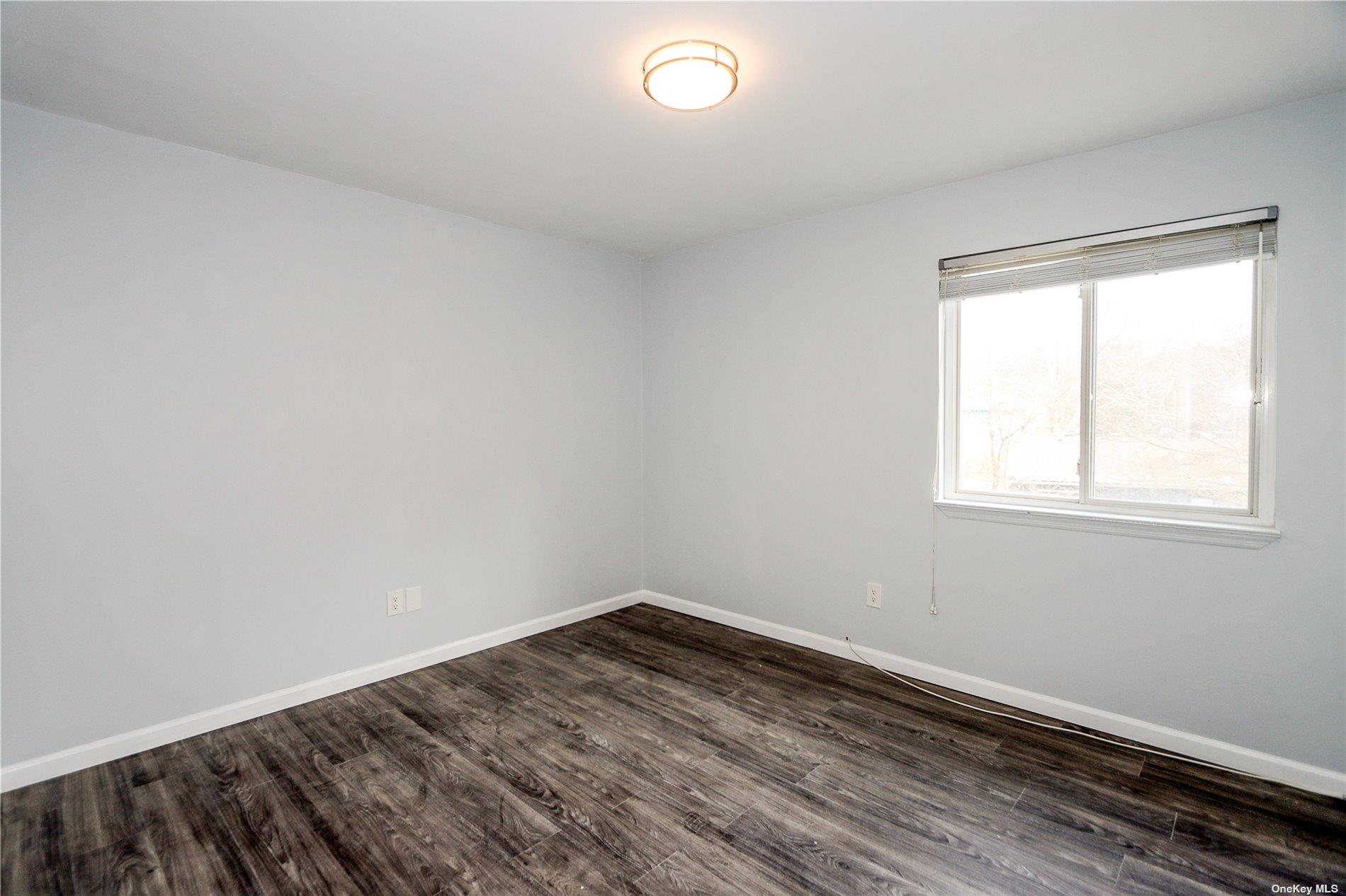 Glen Cove, New York 11542, United States, 3 Bedrooms Bedrooms, ,3 BathroomsBathrooms,Residential,Active,121308