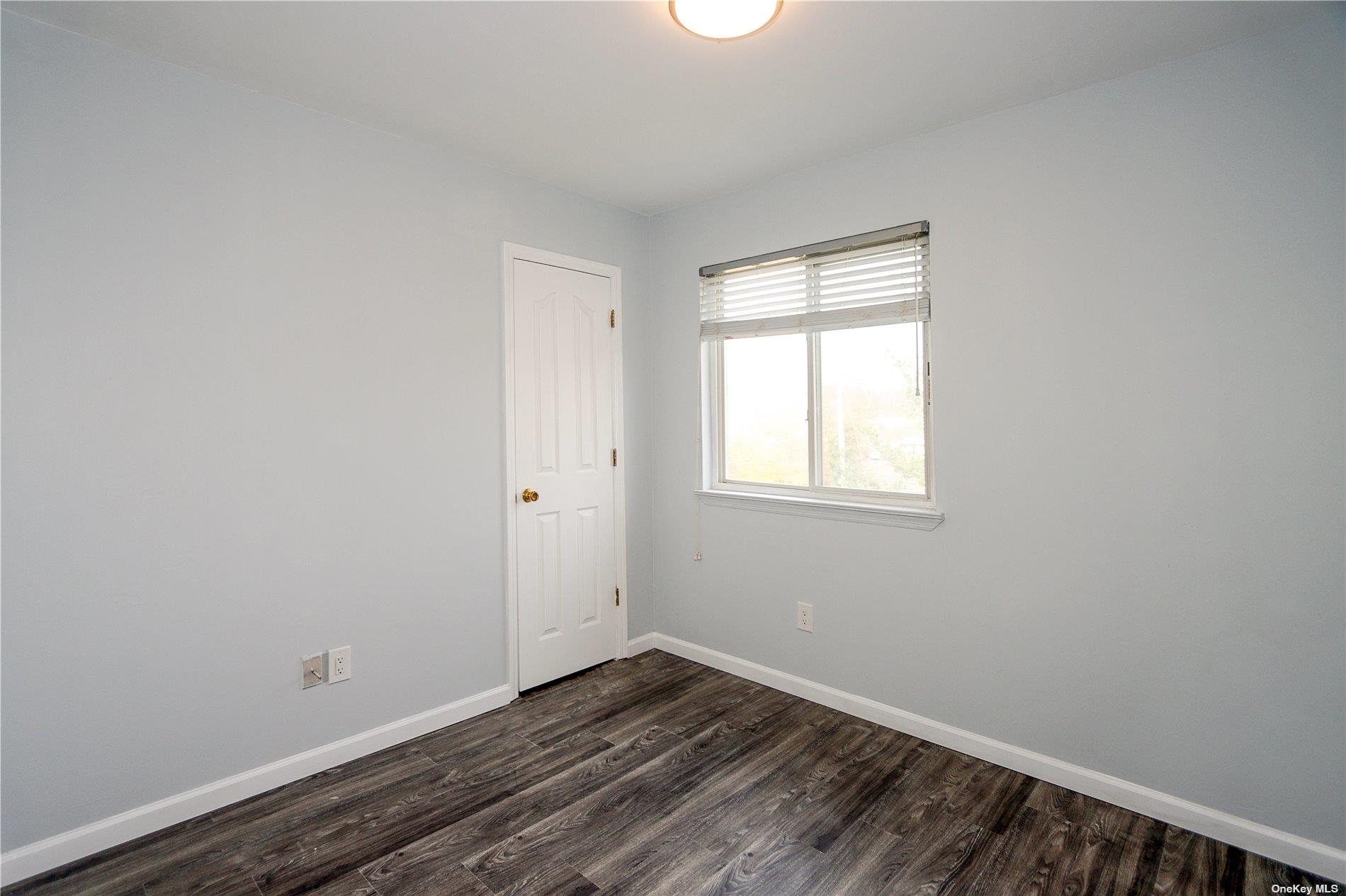 Glen Cove, New York 11542, United States, 3 Bedrooms Bedrooms, ,3 BathroomsBathrooms,Residential,Active,121308