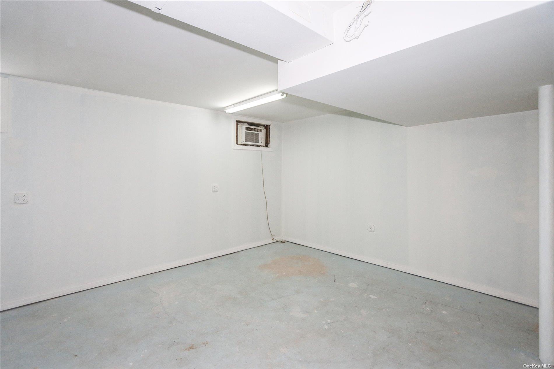 Glen Cove, New York 11542, United States, 3 Bedrooms Bedrooms, ,3 BathroomsBathrooms,Residential,Active,121308