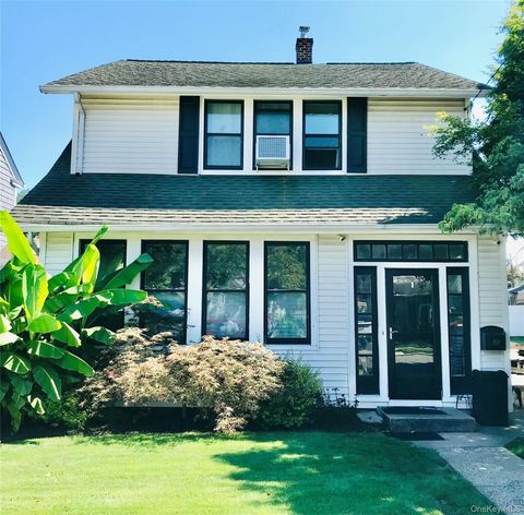 154 Elmwood St, Westbury, NY 11590 - MLS#: 905145