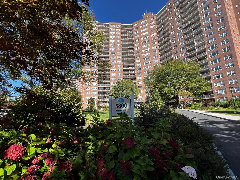 Photo of 5800 Arlington Avenue #11R, Bronx, NY 10471 (MLS # 914684)