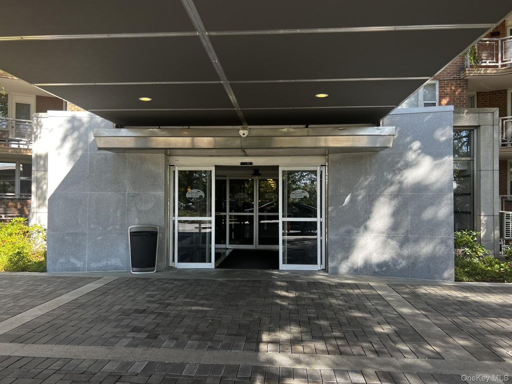 Photo of 5800 Arlington Avenue #11R, Bronx, NY 10471 (MLS # 914684)