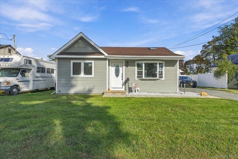 Photo of 21 Birs Avenue, Lindenhurst, NY 11757 (MLS # 1066888)