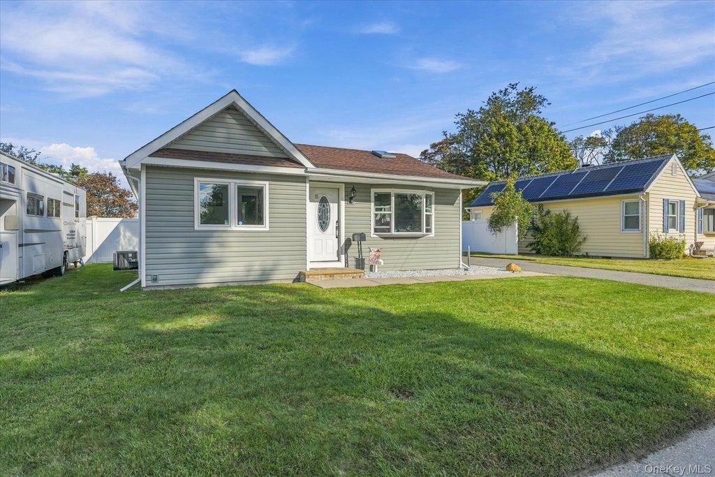 Photo of 21 Birs Avenue, Lindenhurst, NY 11757 (MLS # 1066888)