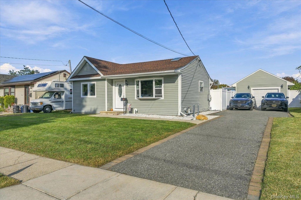 Photo of 21 Birs Avenue, Lindenhurst, NY 11757 (MLS # 1066888)