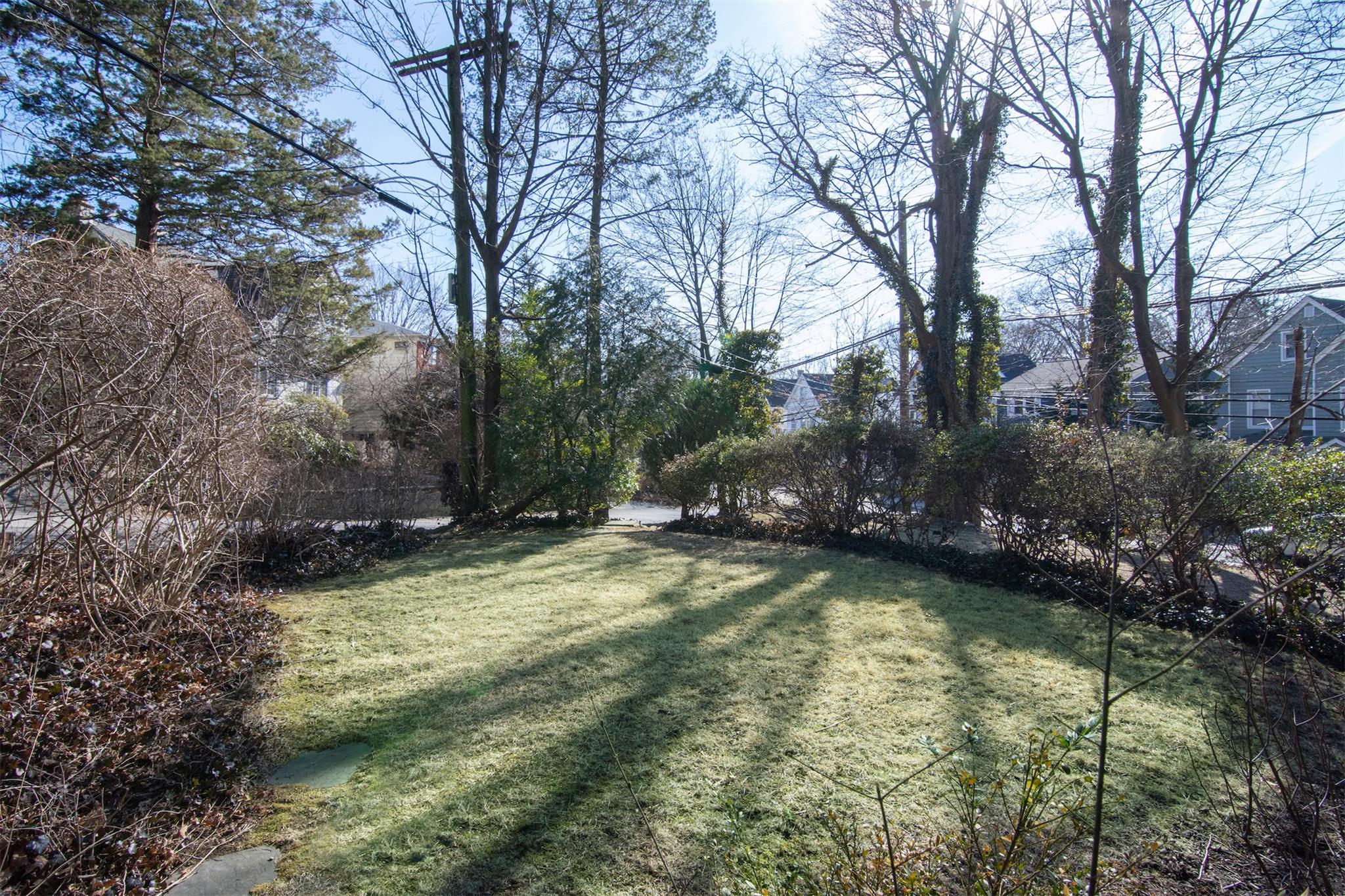 376 Aka 372 Bronxville Road, Yonkers, New York image 26