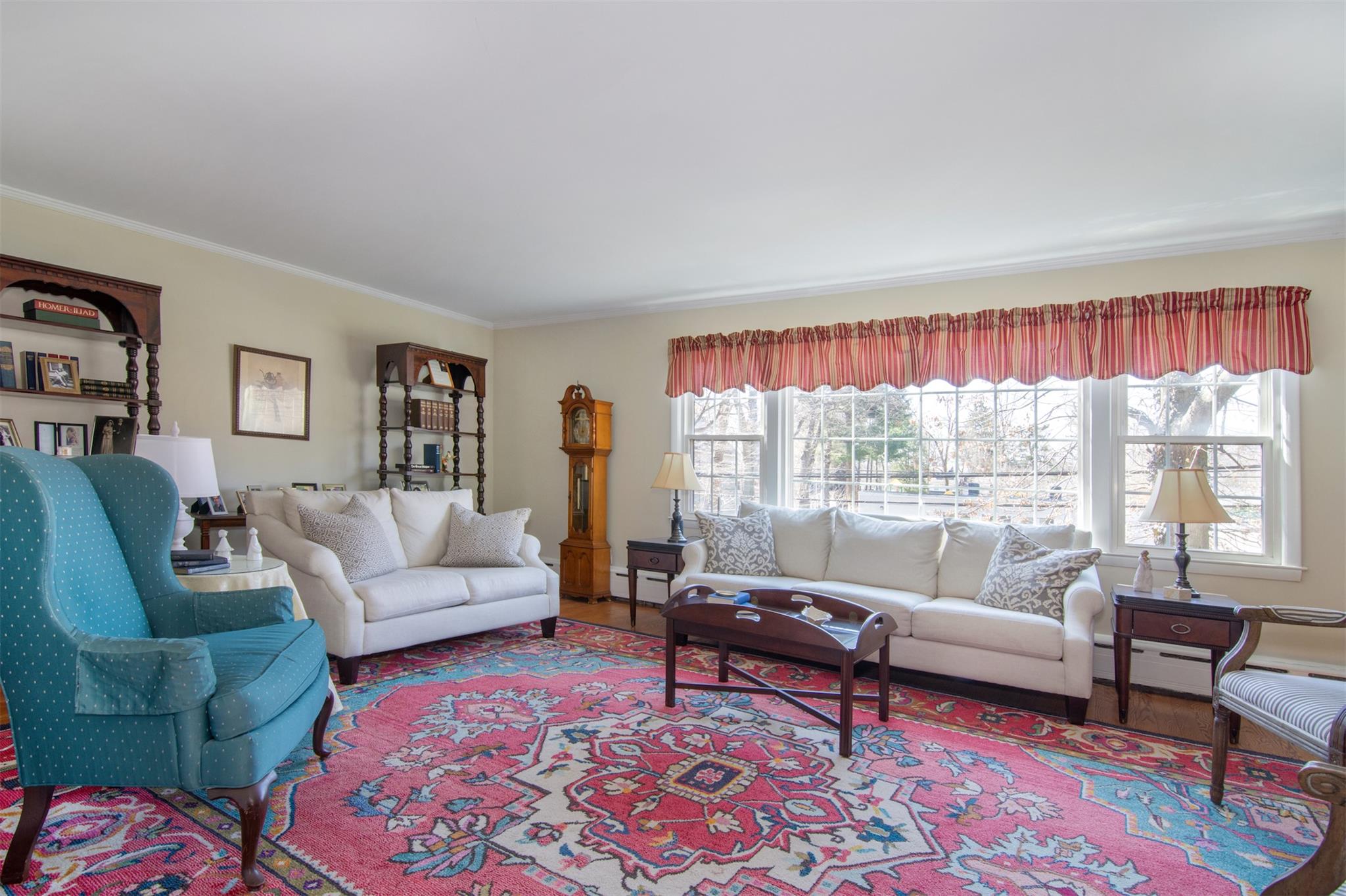376 Aka 372 Bronxville Road, Yonkers, New York image 5