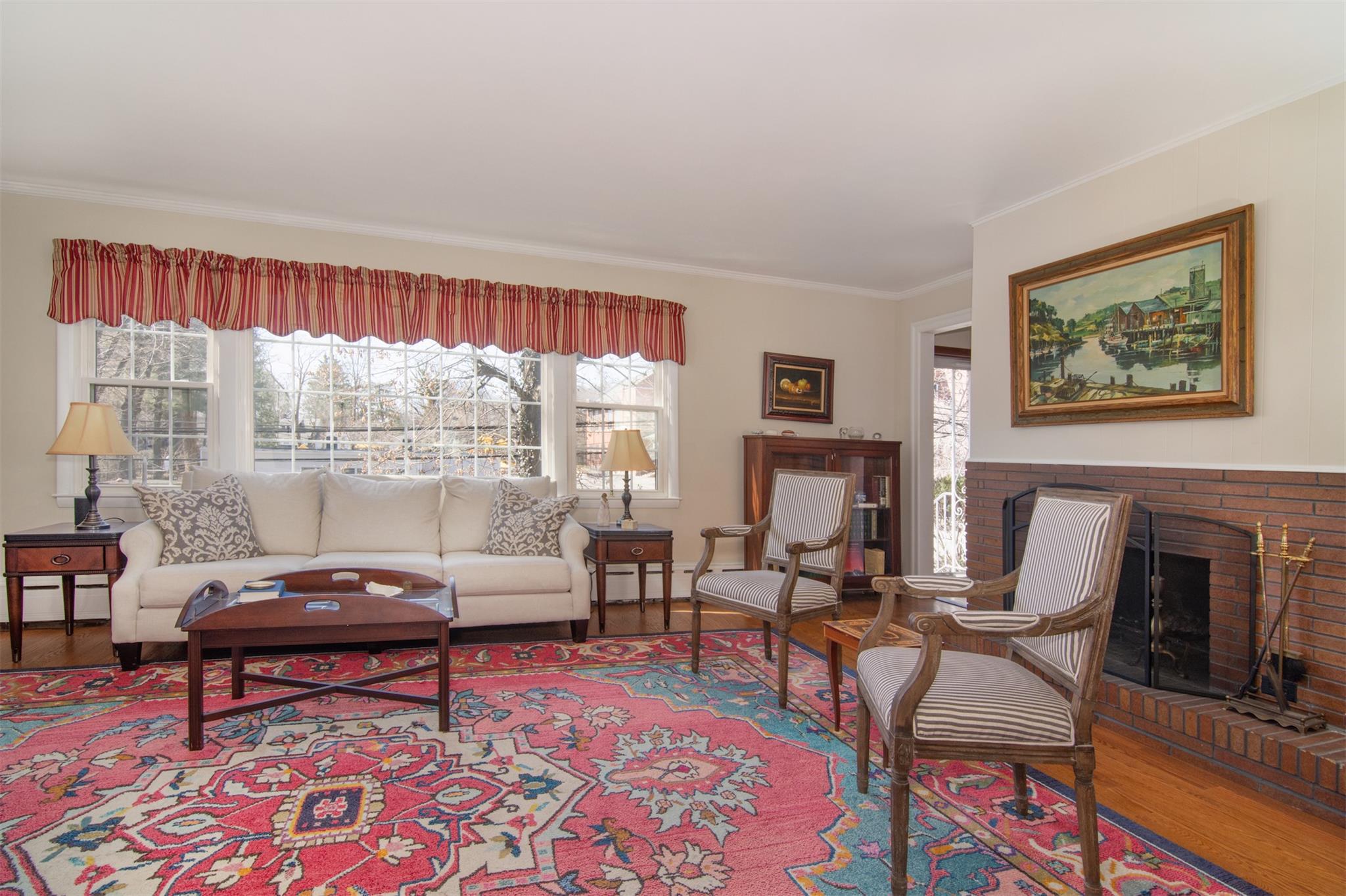 376 Aka 372 Bronxville Road, Yonkers, New York image 3