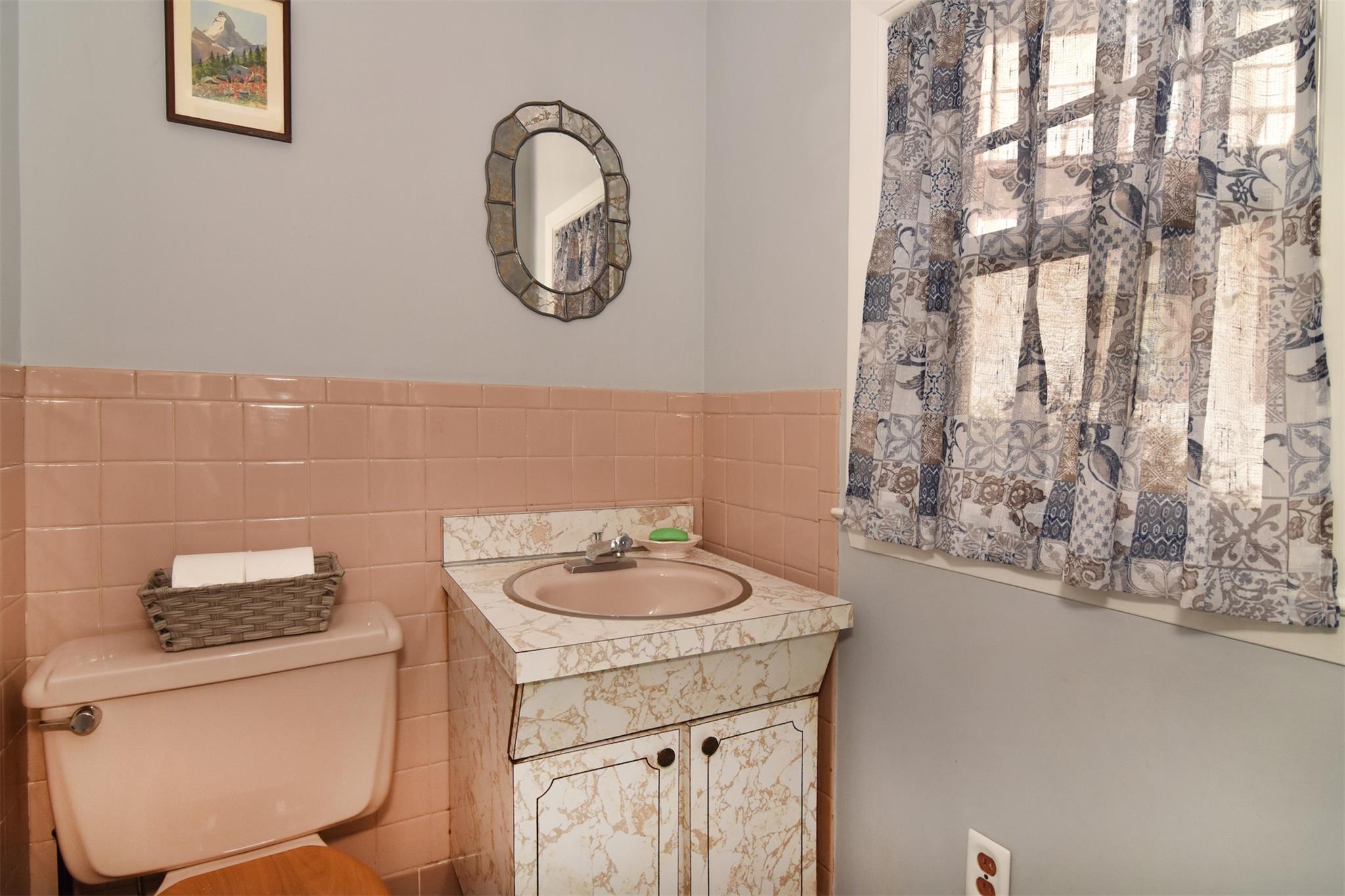 376 Aka 372 Bronxville Road, Yonkers, New York image 20