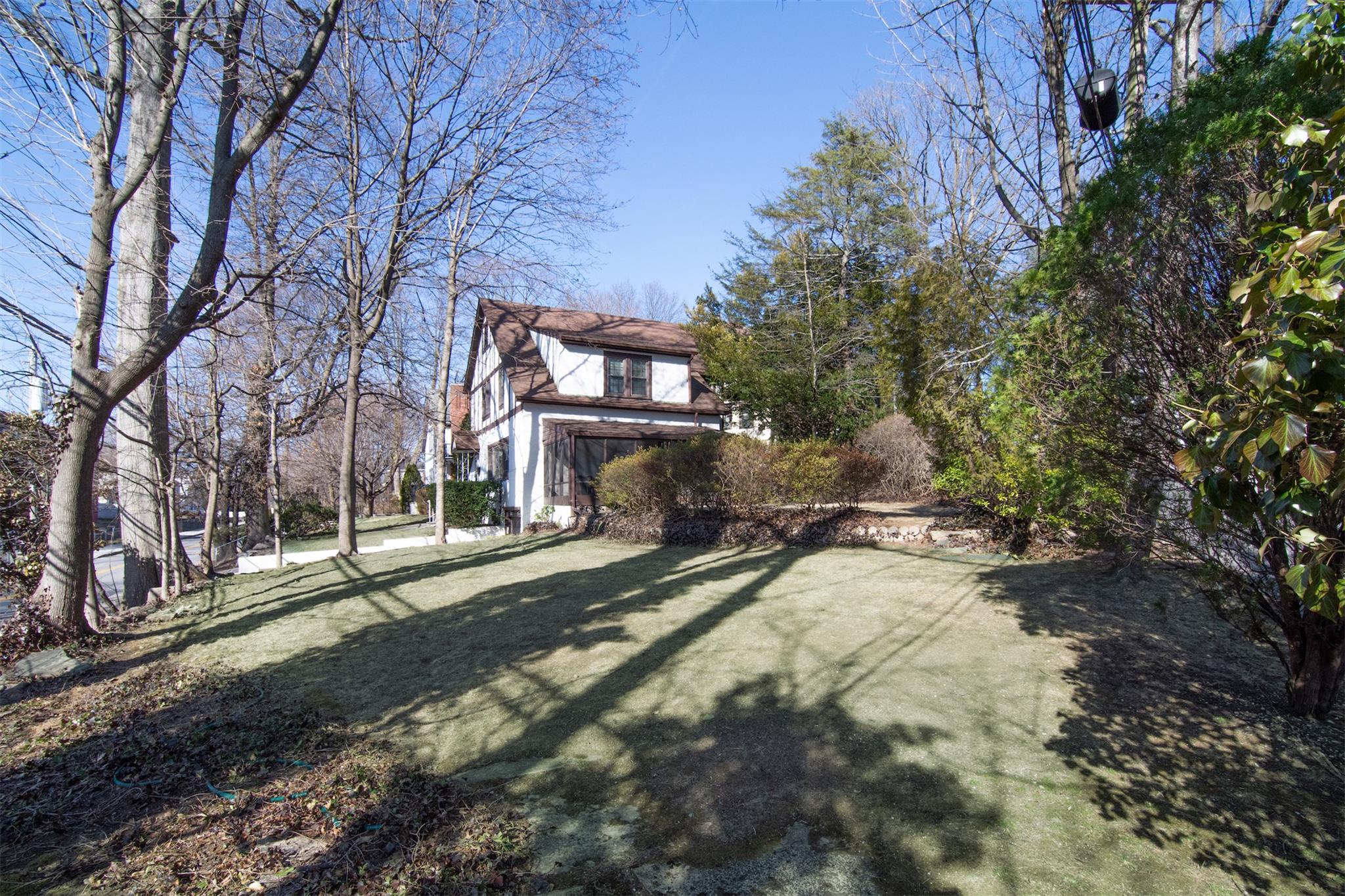 376 Aka 372 Bronxville Road, Yonkers, New York image 25