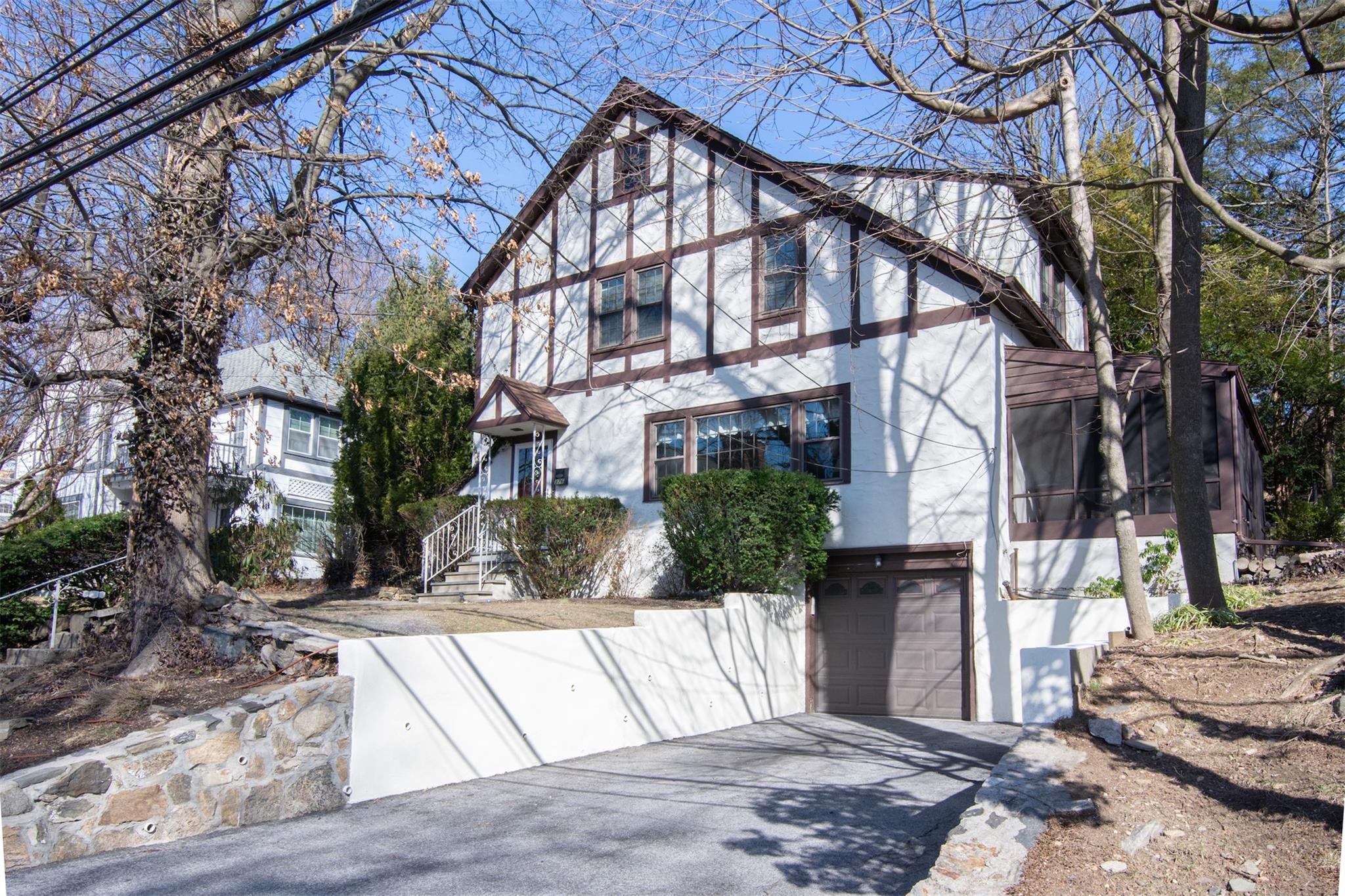 376 Aka 372 Bronxville Road, Yonkers, New York image 27