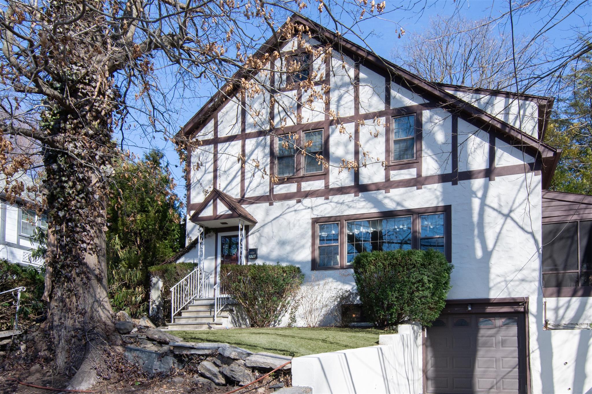 376 Aka 372 Bronxville Road, Yonkers, New York image 1