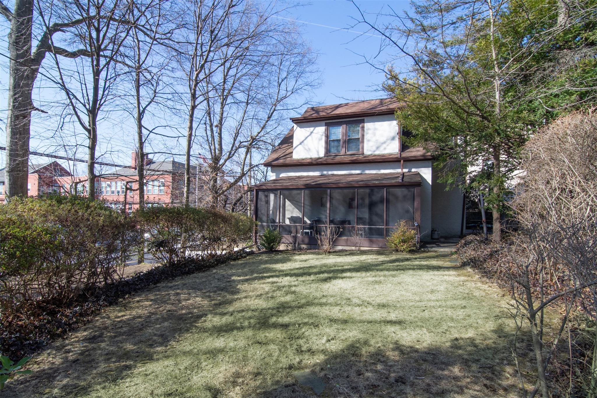 376 Aka 372 Bronxville Road, Yonkers, New York image 24