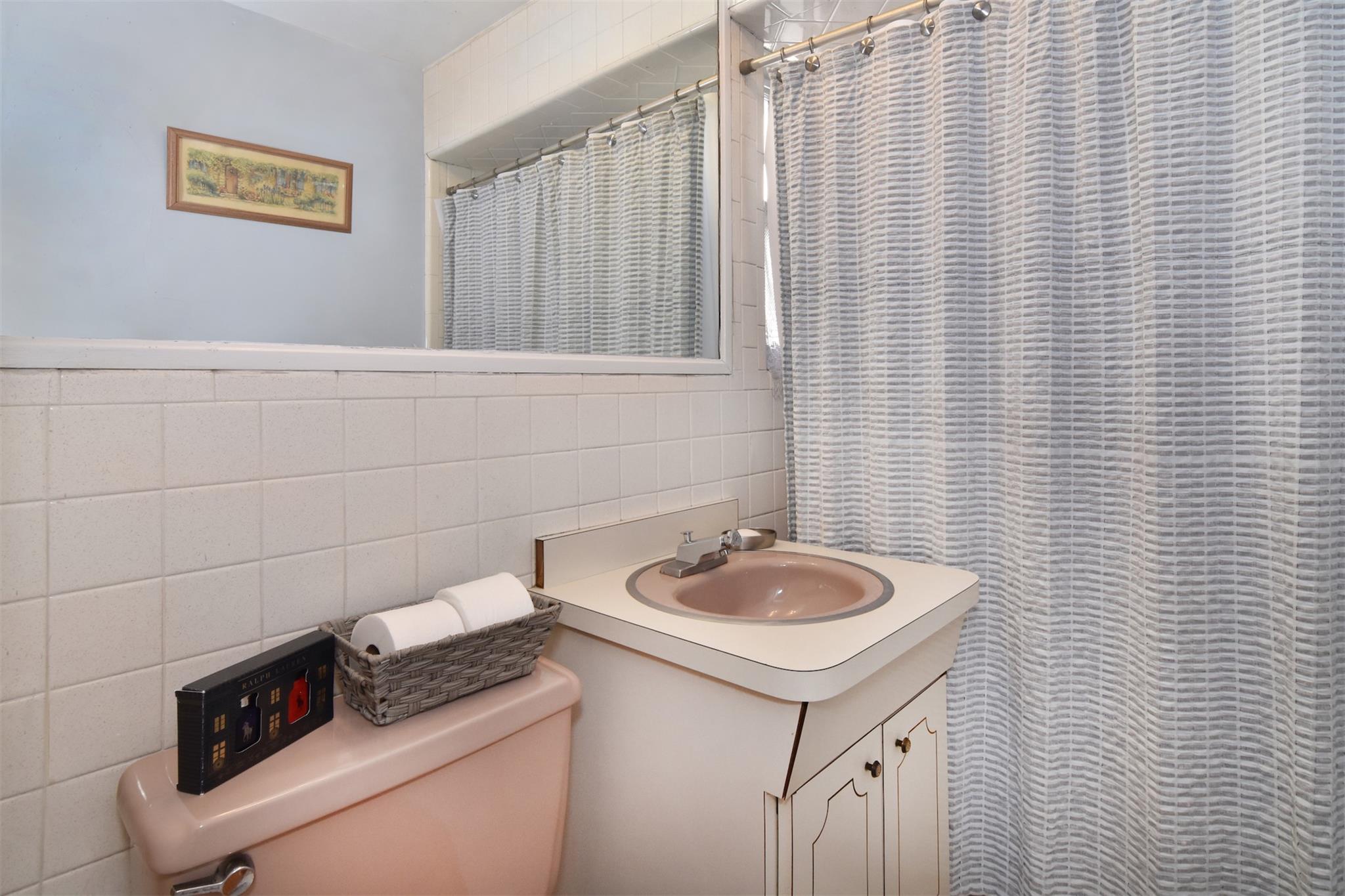376 Aka 372 Bronxville Road, Yonkers, New York image 17