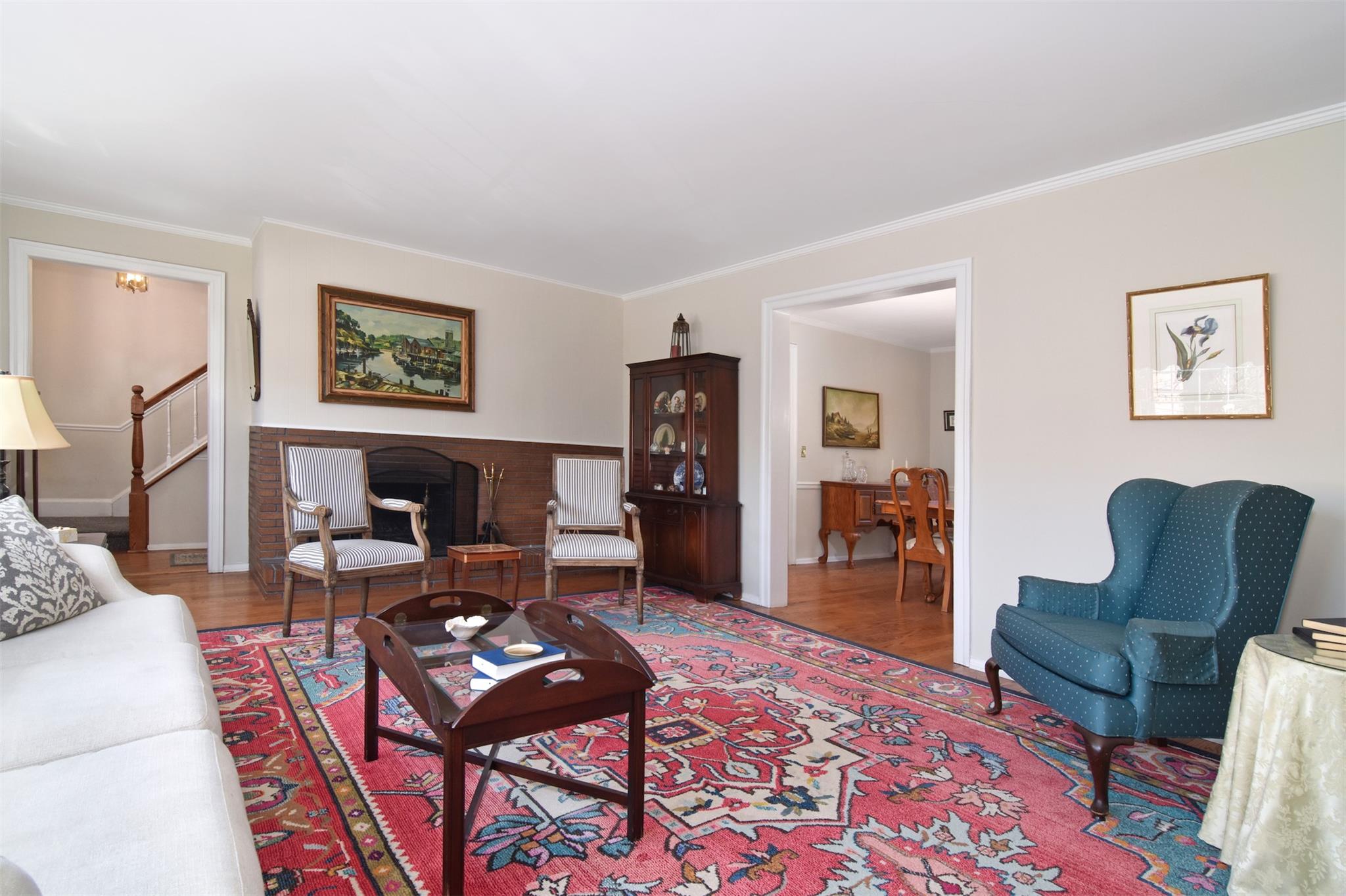 376 Aka 372 Bronxville Road, Yonkers, New York image 4