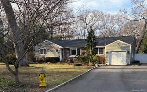 Photo of 19 New Mill Road, Smithtown, NY 11787 (MLS # 947583)