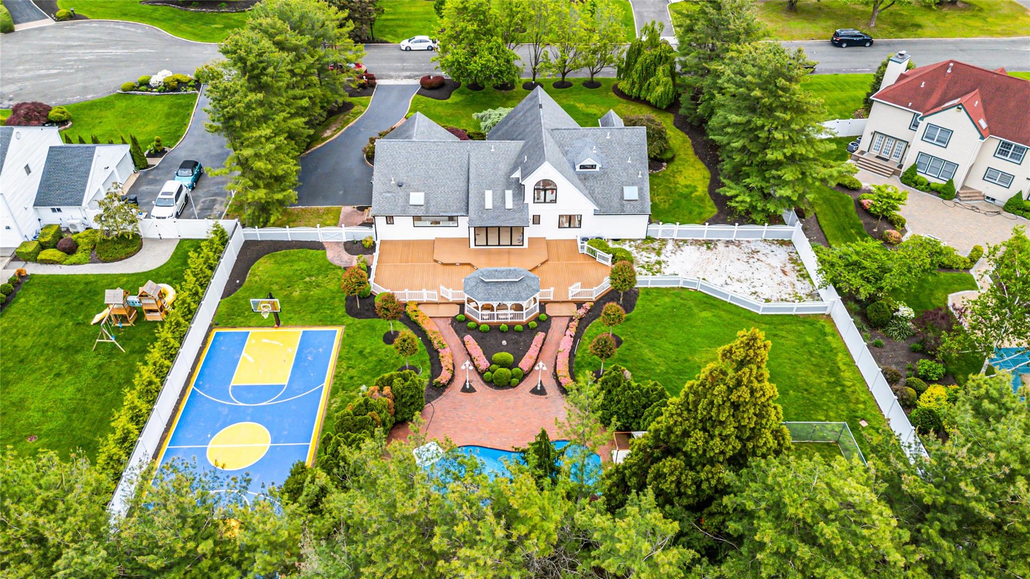 4 Miller Farms Court, Miller Place, New York image 1