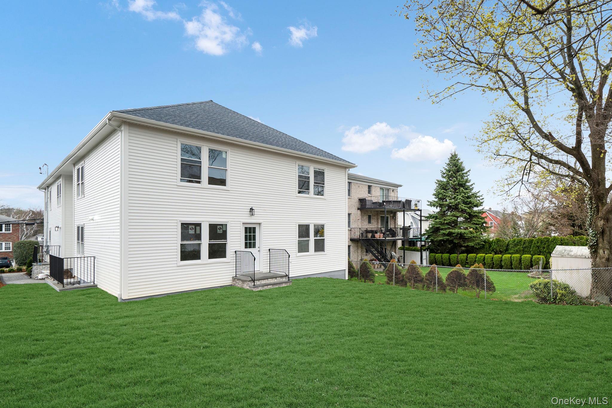 Yonkers, New York 10701, United States, 7 Bedrooms Bedrooms, ,5 BathroomsBathrooms,Residential,Pending,111529