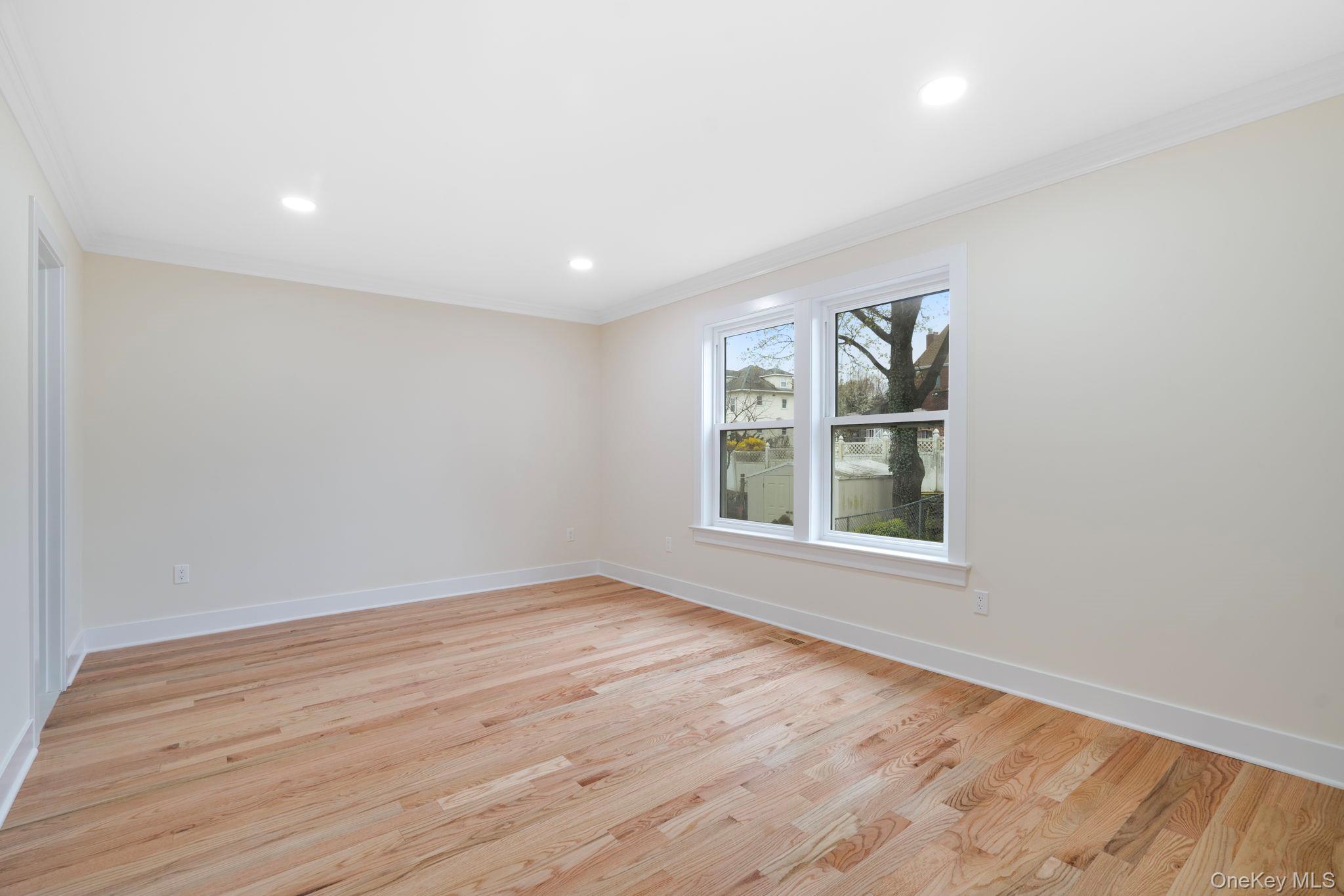 Yonkers, New York 10701, United States, 7 Bedrooms Bedrooms, ,5 BathroomsBathrooms,Residential,Pending,111529