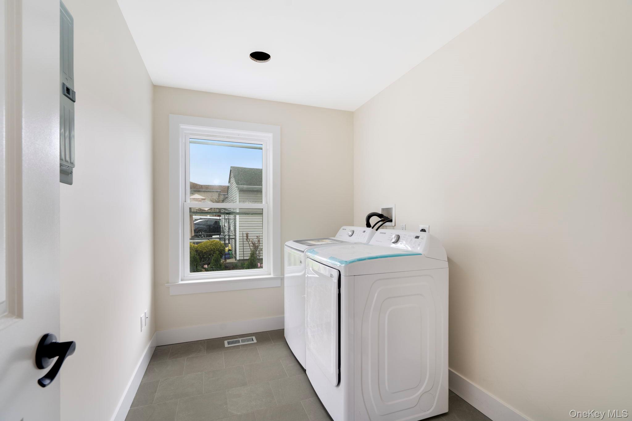 Yonkers, New York 10701, United States, 7 Bedrooms Bedrooms, ,5 BathroomsBathrooms,Residential,Pending,111529