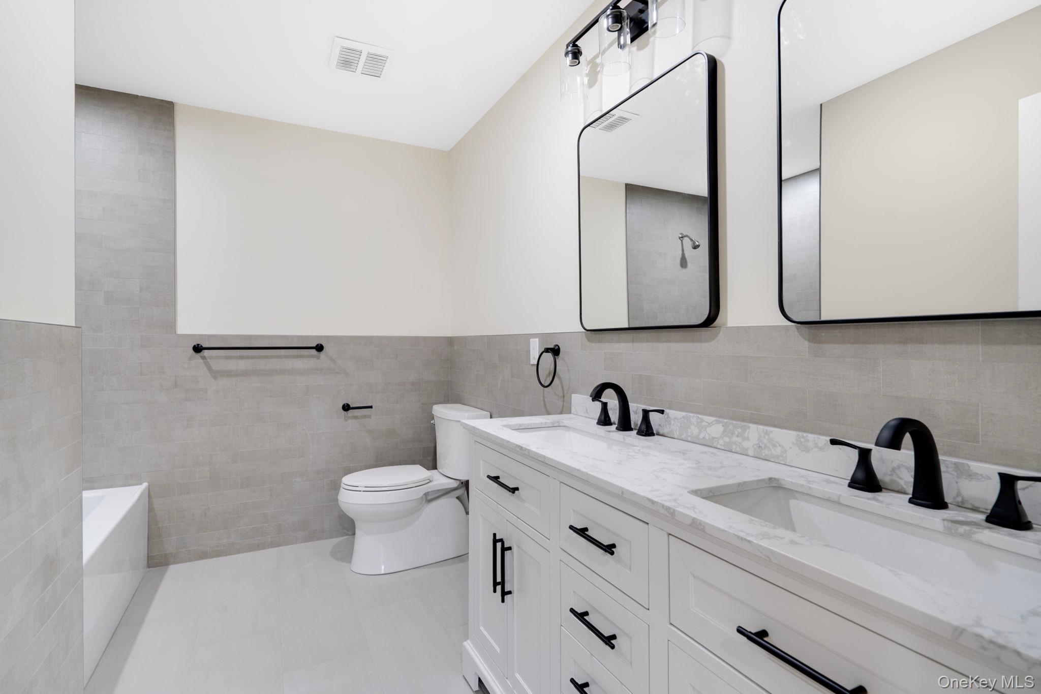 Yonkers, New York 10701, United States, 7 Bedrooms Bedrooms, ,5 BathroomsBathrooms,Residential,Pending,111529