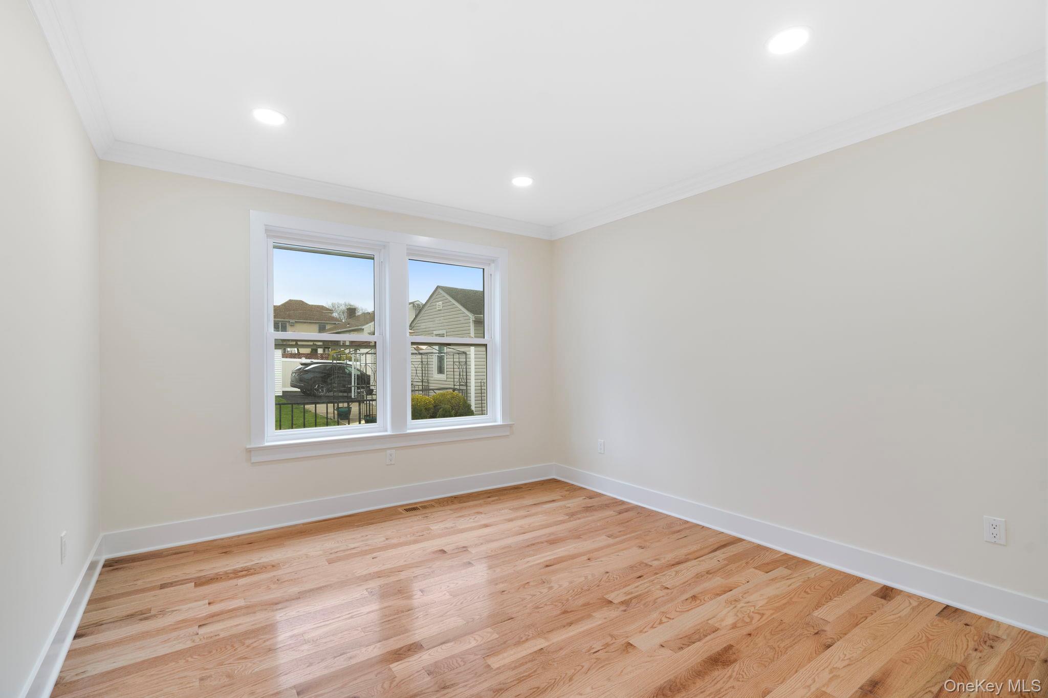 Yonkers, New York 10701, United States, 7 Bedrooms Bedrooms, ,5 BathroomsBathrooms,Residential,Pending,111529