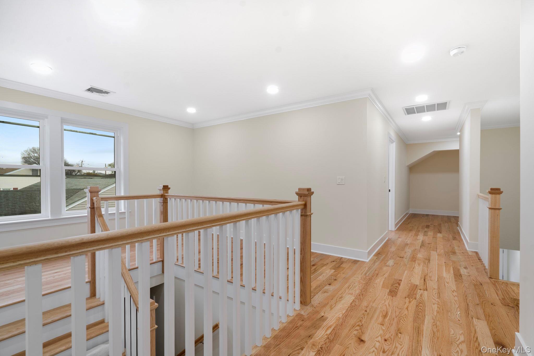 Yonkers, New York 10701, United States, 7 Bedrooms Bedrooms, ,5 BathroomsBathrooms,Residential,Pending,111529