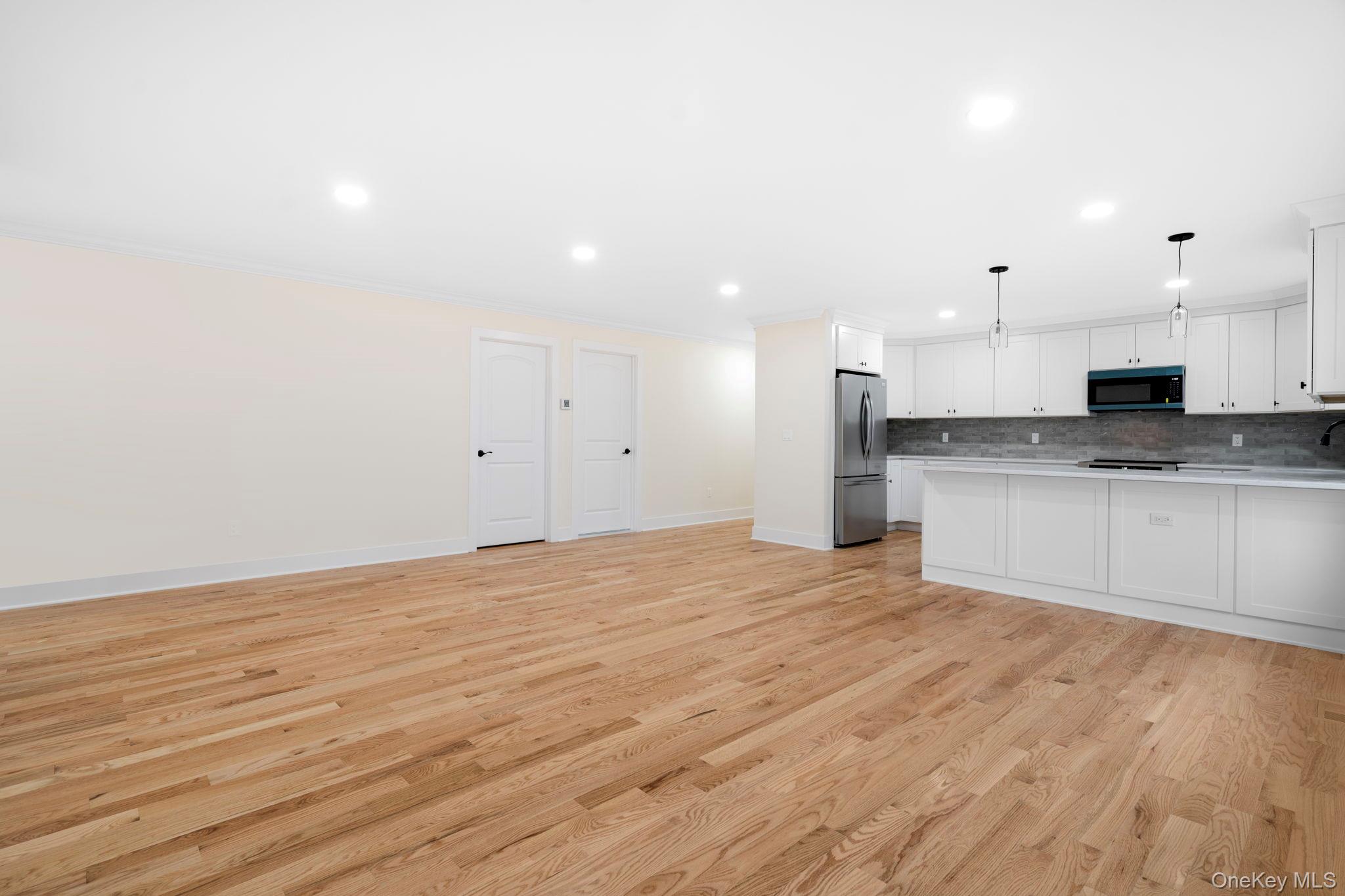 Yonkers, New York 10701, United States, 7 Bedrooms Bedrooms, ,5 BathroomsBathrooms,Residential,Pending,111529