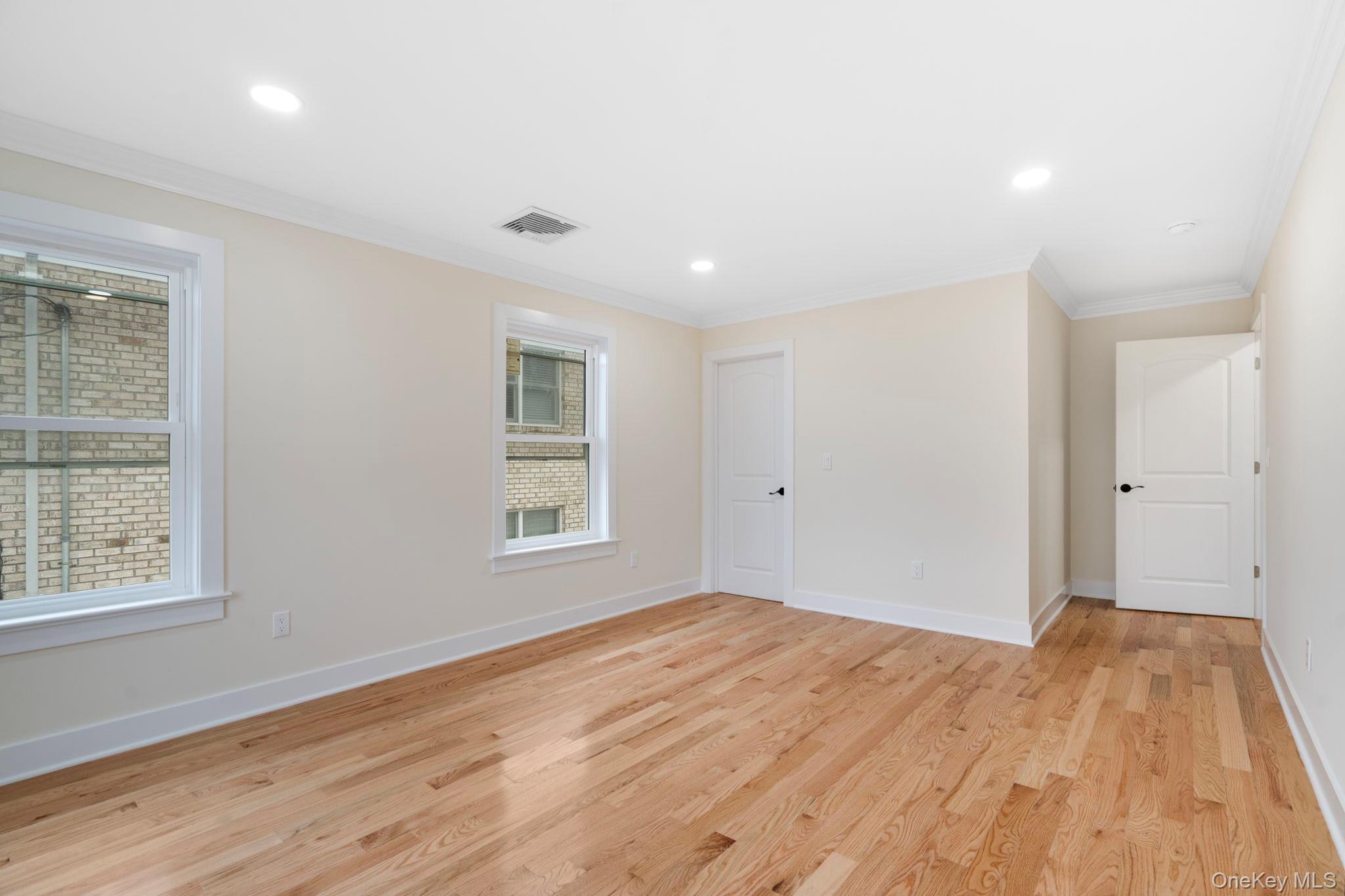 Yonkers, New York 10701, United States, 7 Bedrooms Bedrooms, ,5 BathroomsBathrooms,Residential,Pending,111529