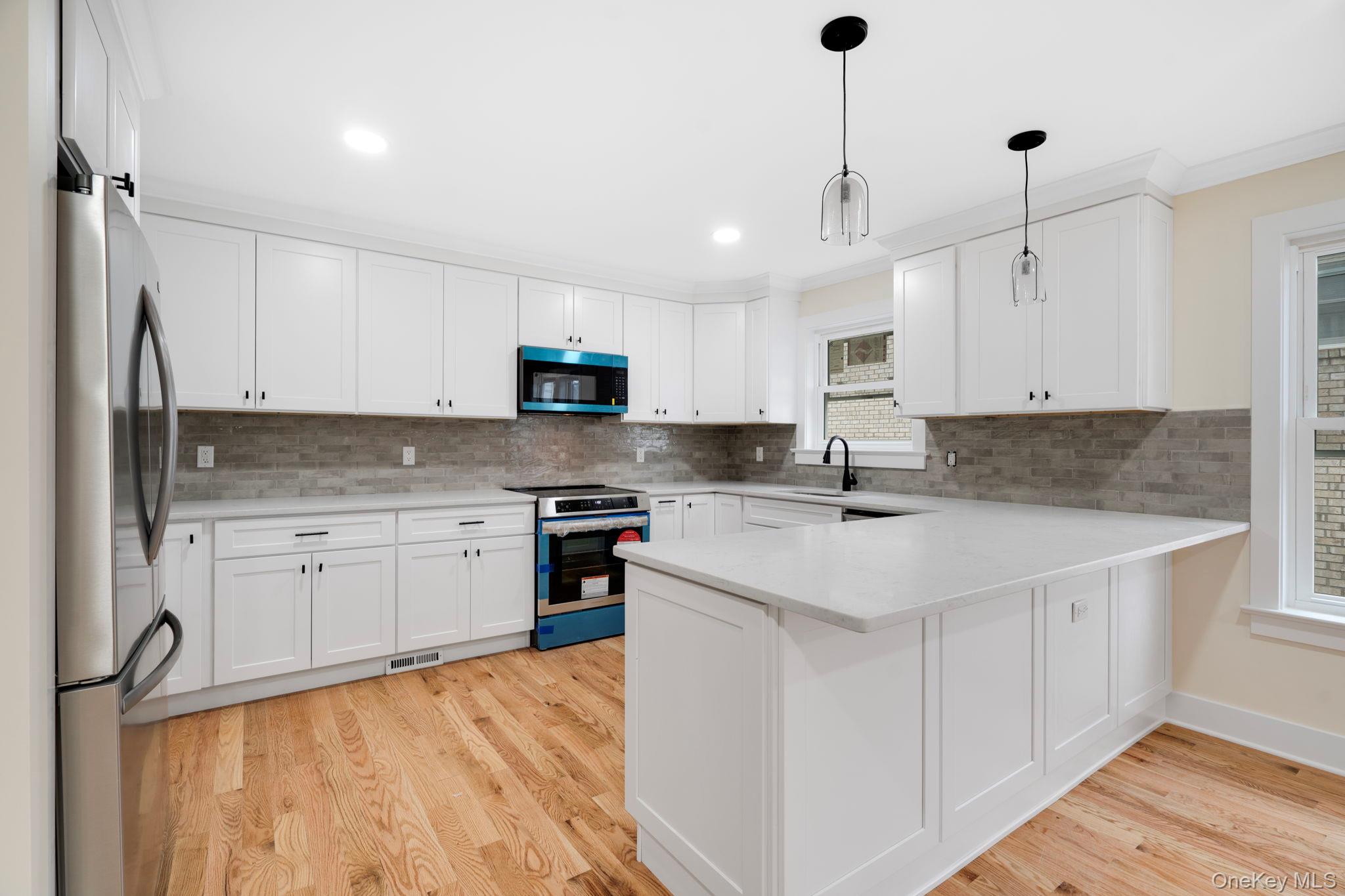 Yonkers, New York 10701, United States, 7 Bedrooms Bedrooms, ,5 BathroomsBathrooms,Residential,Pending,111529