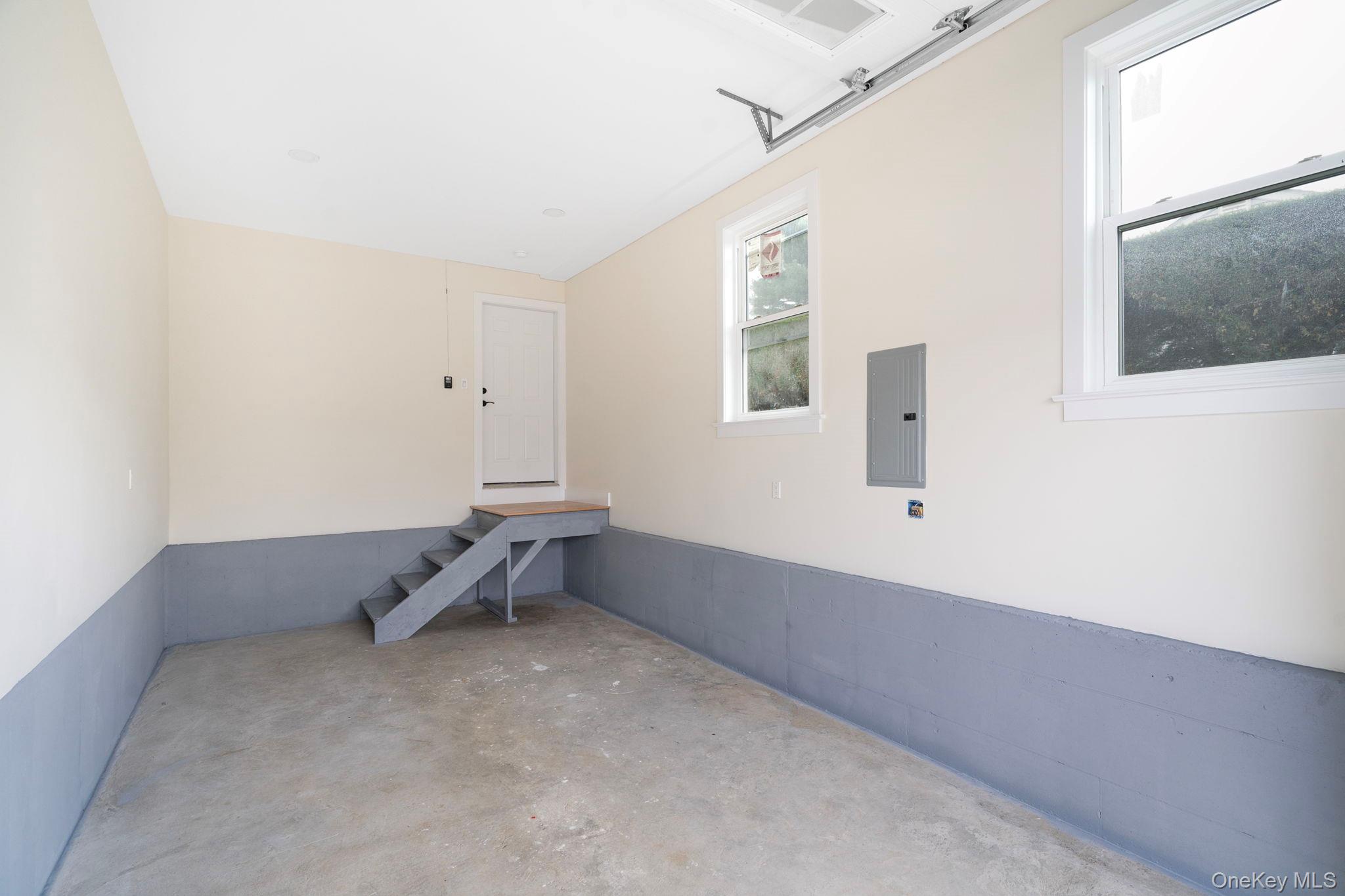 Yonkers, New York 10701, United States, 7 Bedrooms Bedrooms, ,5 BathroomsBathrooms,Residential,Pending,111529