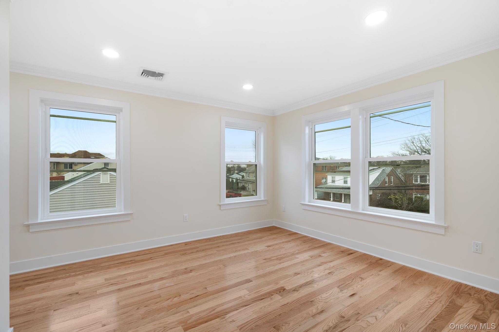 Yonkers, New York 10701, United States, 7 Bedrooms Bedrooms, ,5 BathroomsBathrooms,Residential,Pending,111529