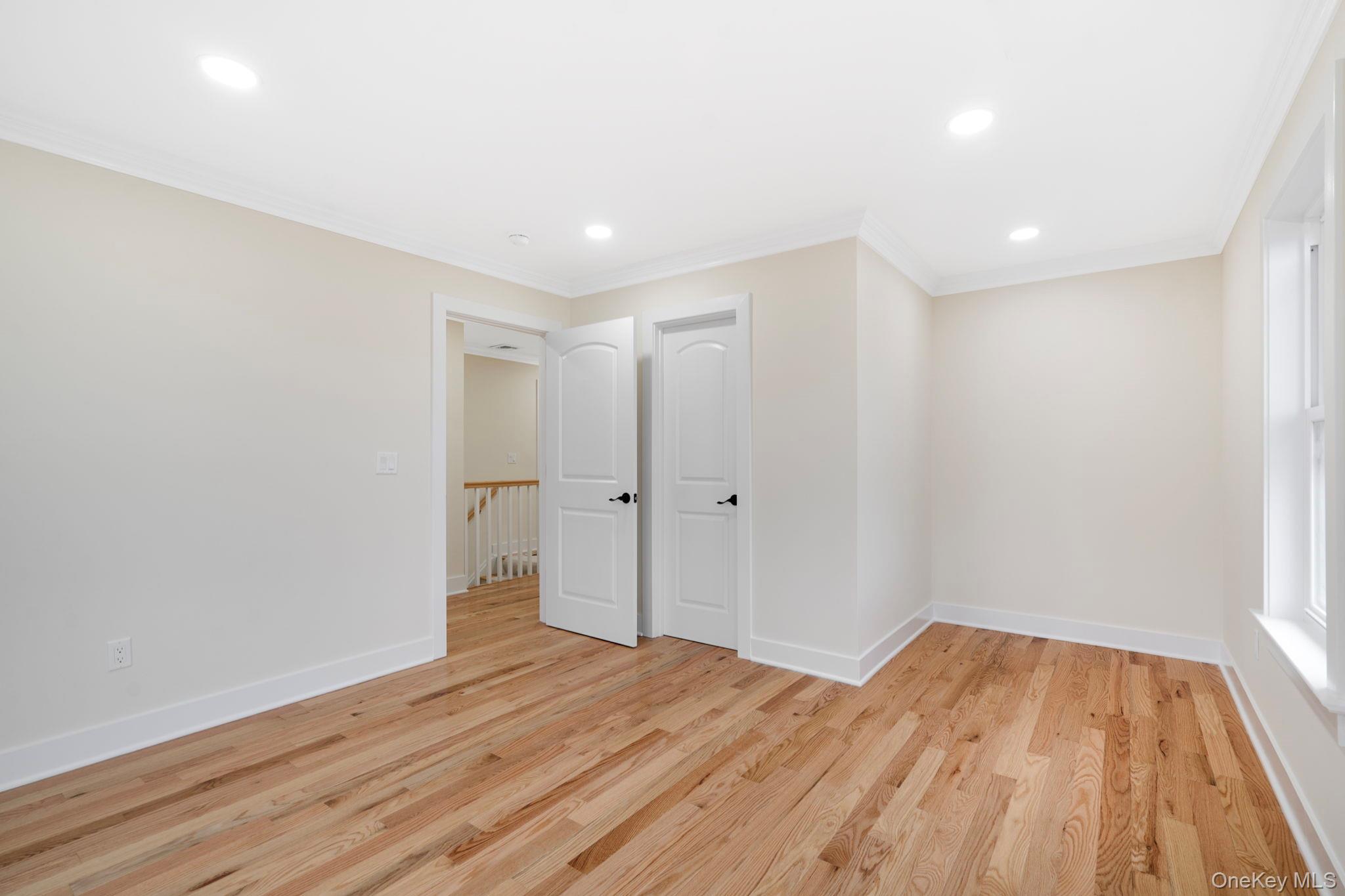 Yonkers, New York 10701, United States, 7 Bedrooms Bedrooms, ,5 BathroomsBathrooms,Residential,Pending,111529