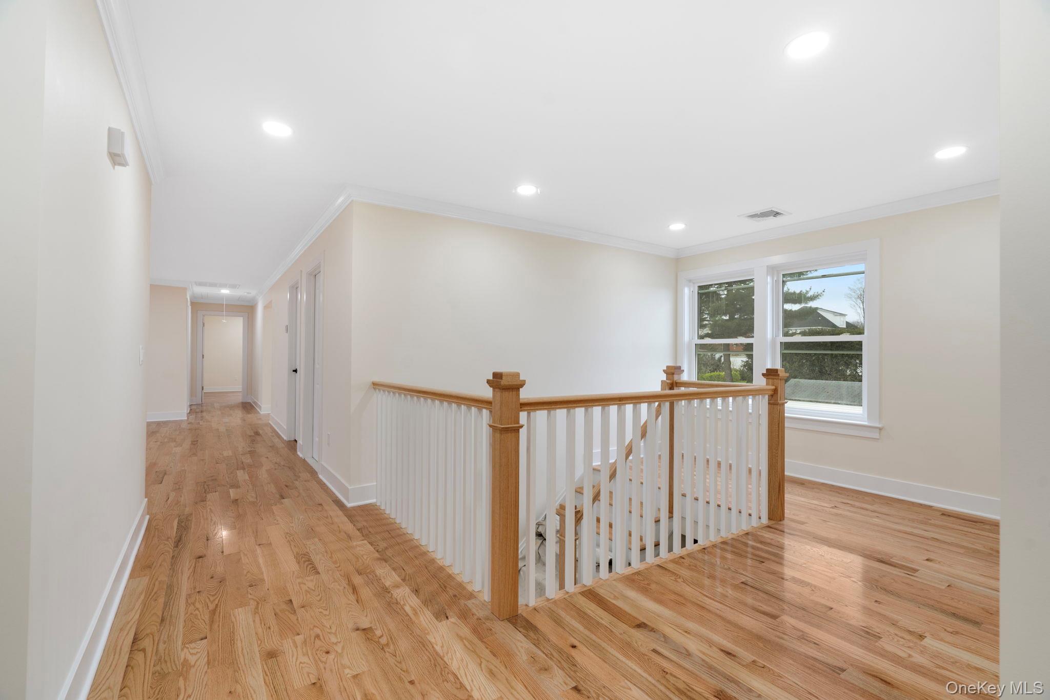 Yonkers, New York 10701, United States, 7 Bedrooms Bedrooms, ,5 BathroomsBathrooms,Residential,Pending,111529