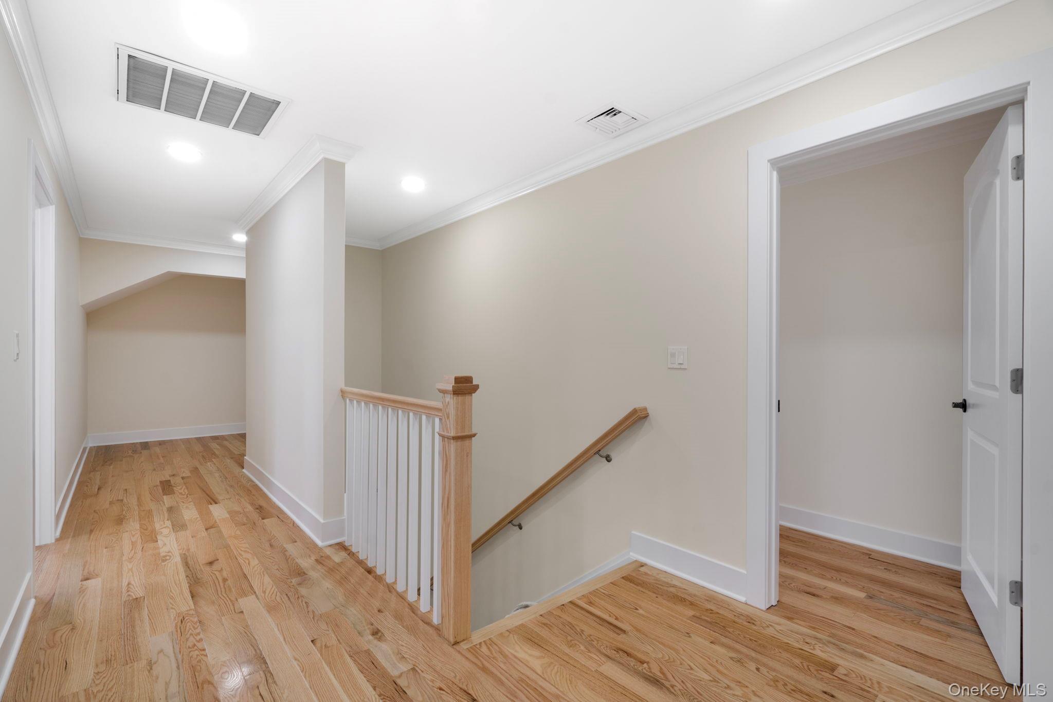 Yonkers, New York 10701, United States, 7 Bedrooms Bedrooms, ,5 BathroomsBathrooms,Residential,Pending,111529