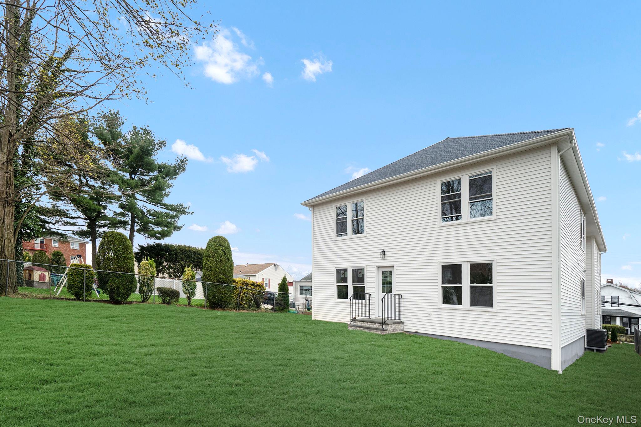 Yonkers, New York 10701, United States, 7 Bedrooms Bedrooms, ,5 BathroomsBathrooms,Residential,Pending,111529