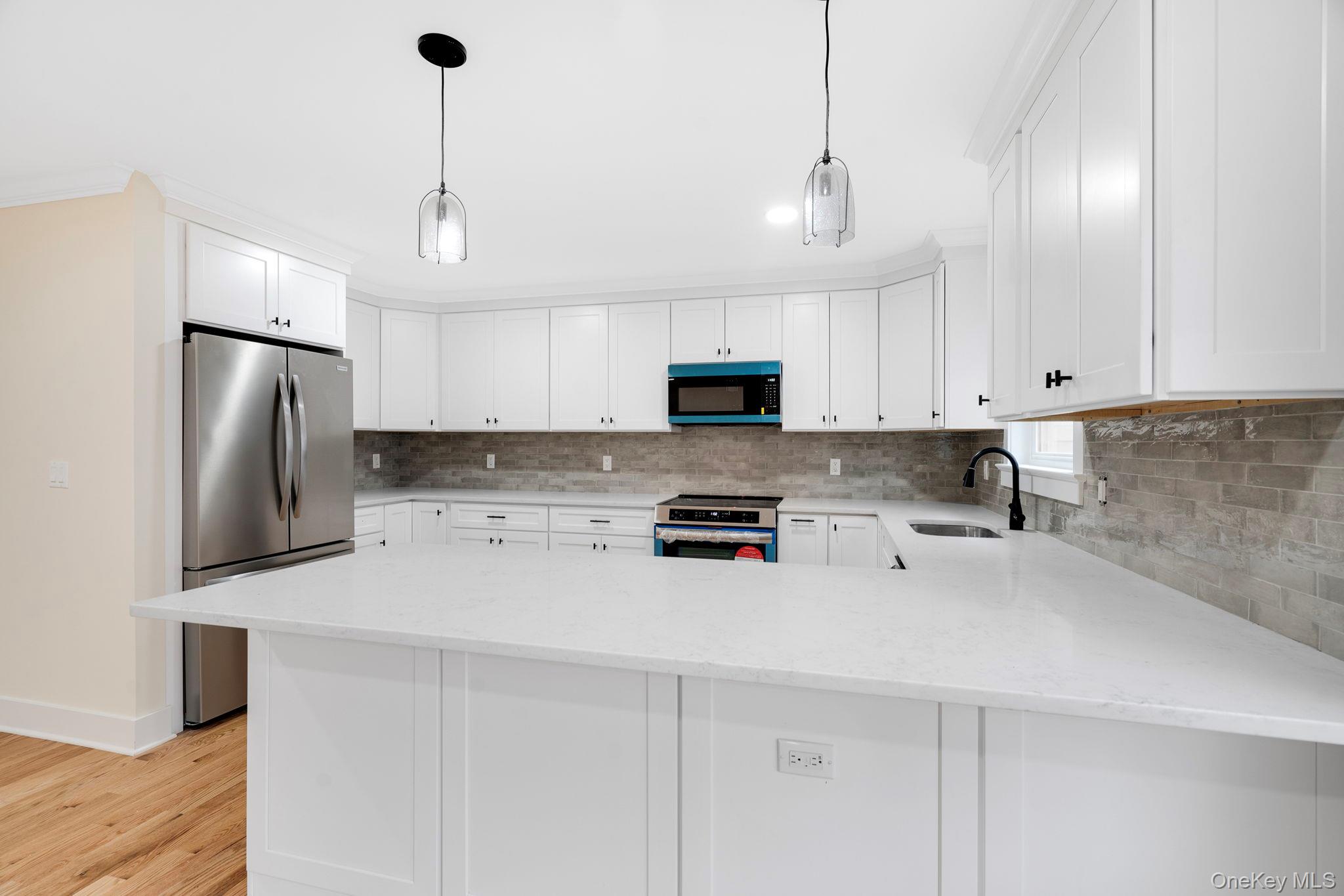 Yonkers, New York 10701, United States, 7 Bedrooms Bedrooms, ,5 BathroomsBathrooms,Residential,Pending,111529