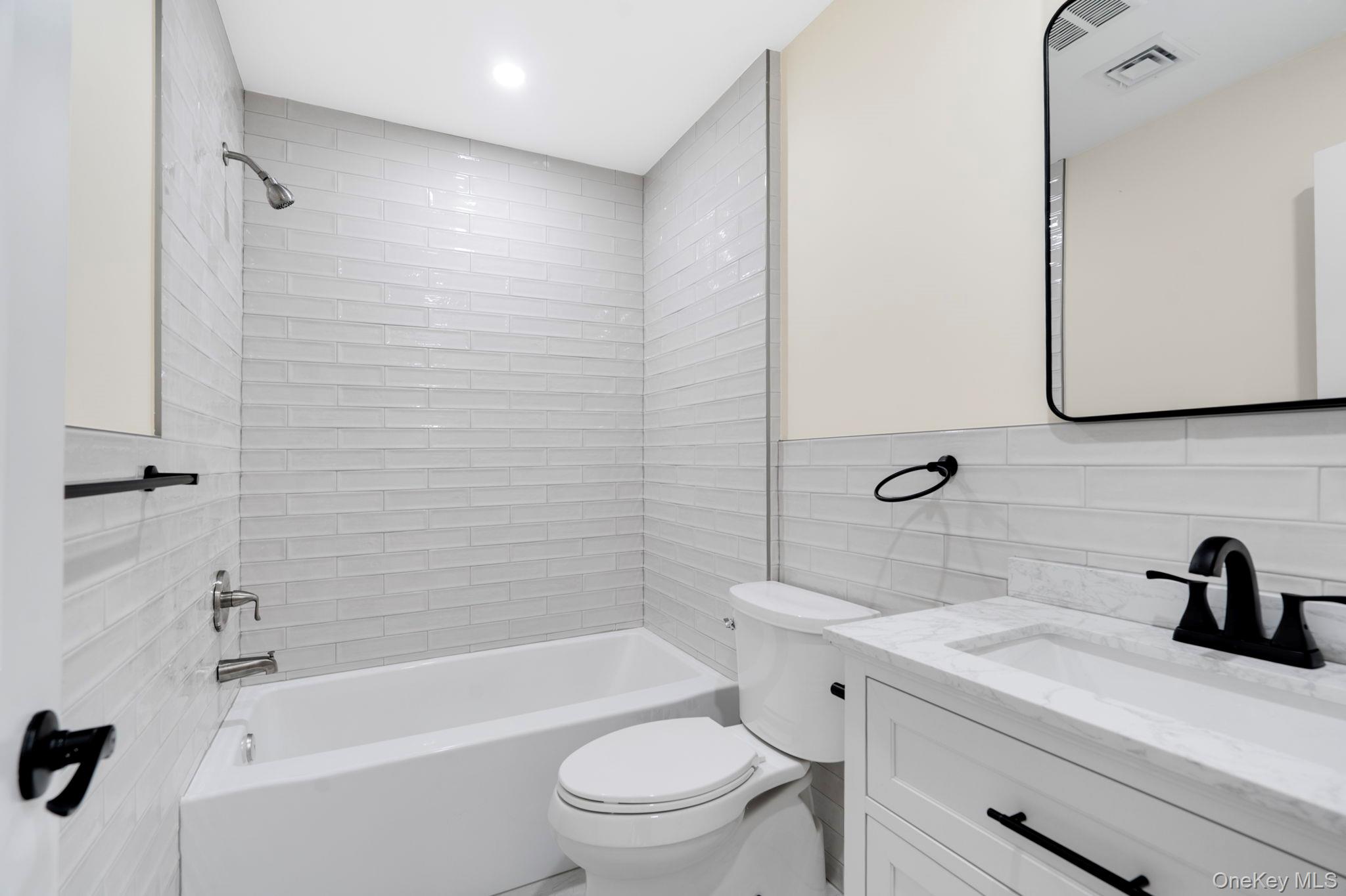 Yonkers, New York 10701, United States, 7 Bedrooms Bedrooms, ,5 BathroomsBathrooms,Residential,Pending,111529