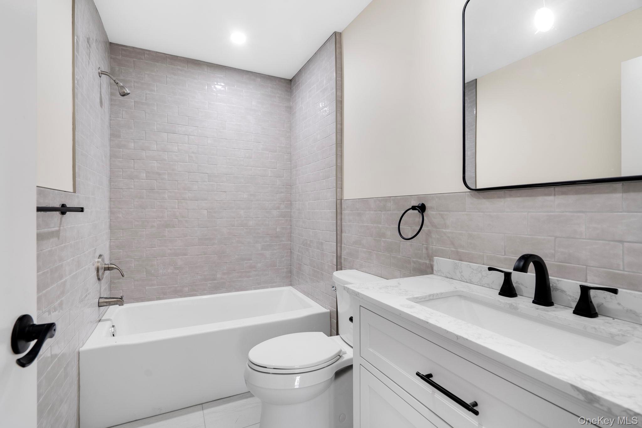 Yonkers, New York 10701, United States, 7 Bedrooms Bedrooms, ,5 BathroomsBathrooms,Residential,Pending,111529