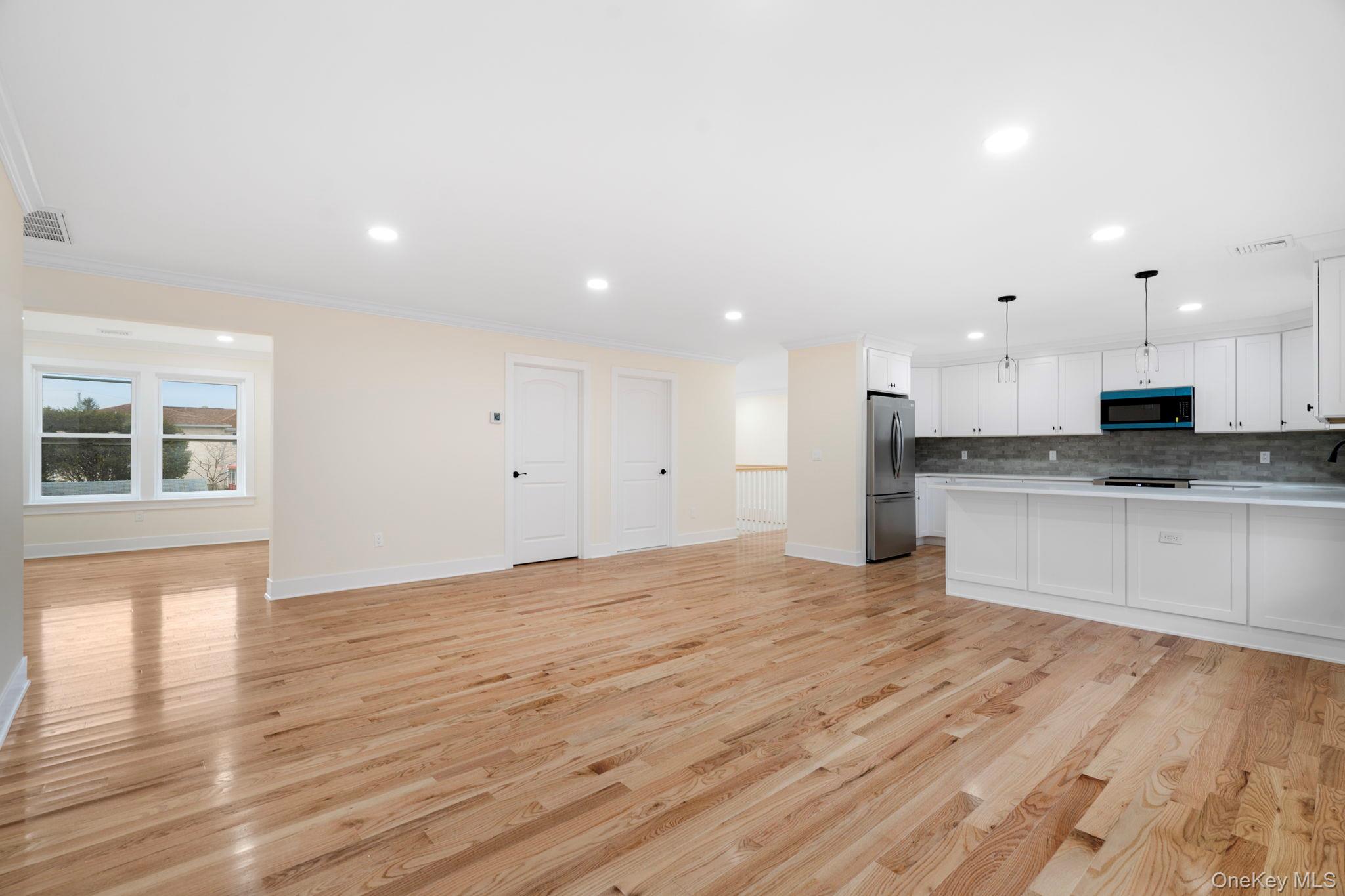 Yonkers, New York 10701, United States, 7 Bedrooms Bedrooms, ,5 BathroomsBathrooms,Residential,Pending,111529