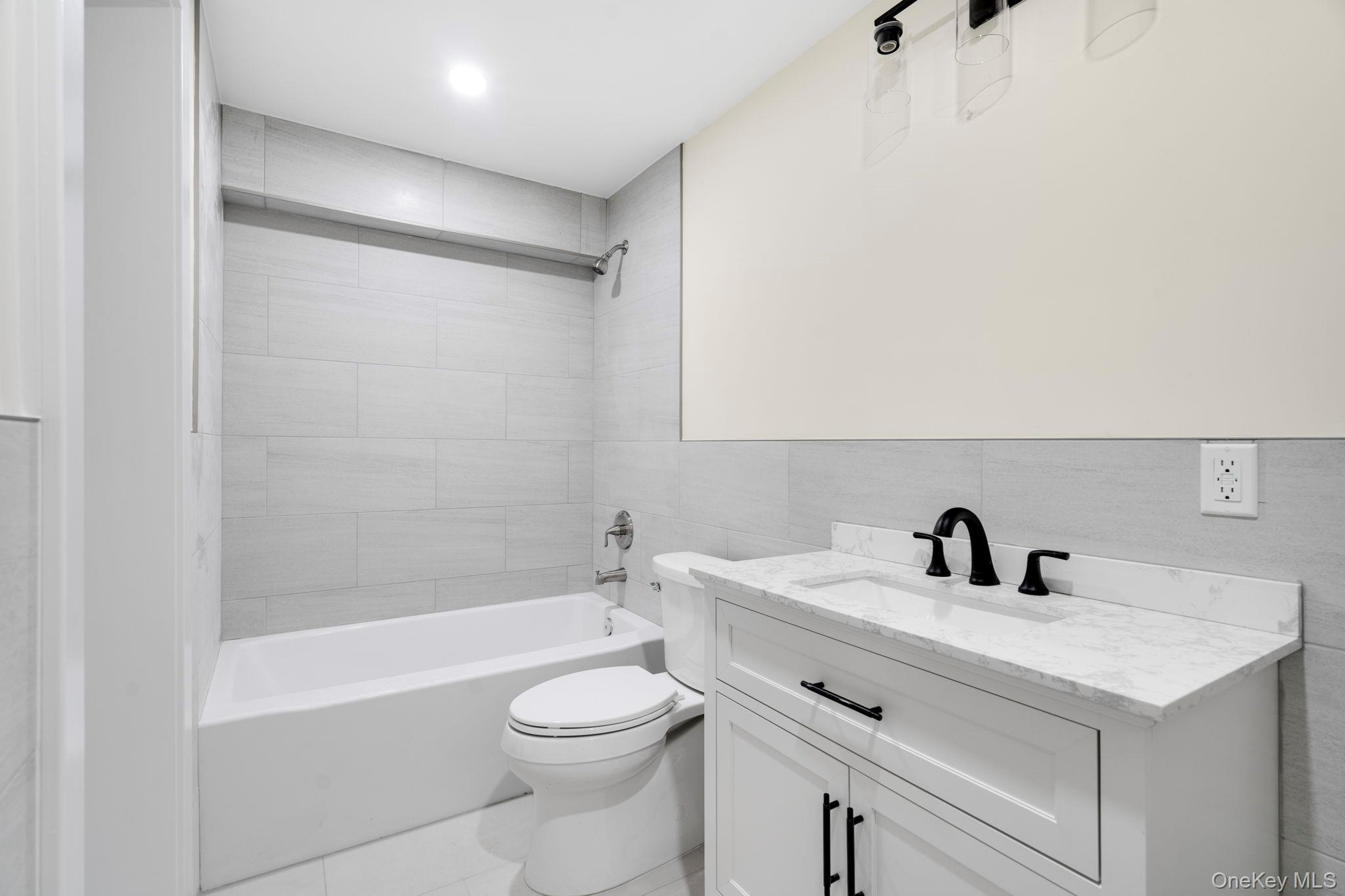 Yonkers, New York 10701, United States, 7 Bedrooms Bedrooms, ,5 BathroomsBathrooms,Residential,Pending,111529