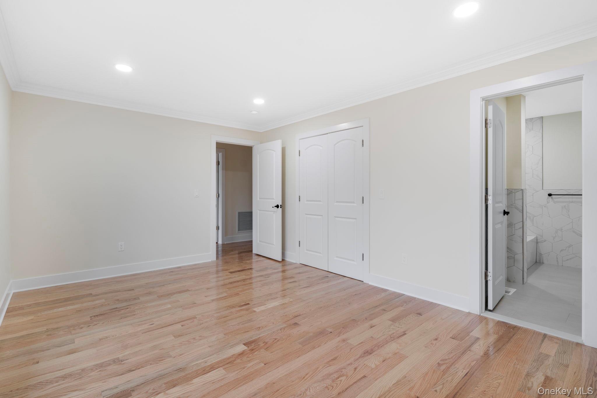 Yonkers, New York 10701, United States, 7 Bedrooms Bedrooms, ,5 BathroomsBathrooms,Residential,Pending,111529