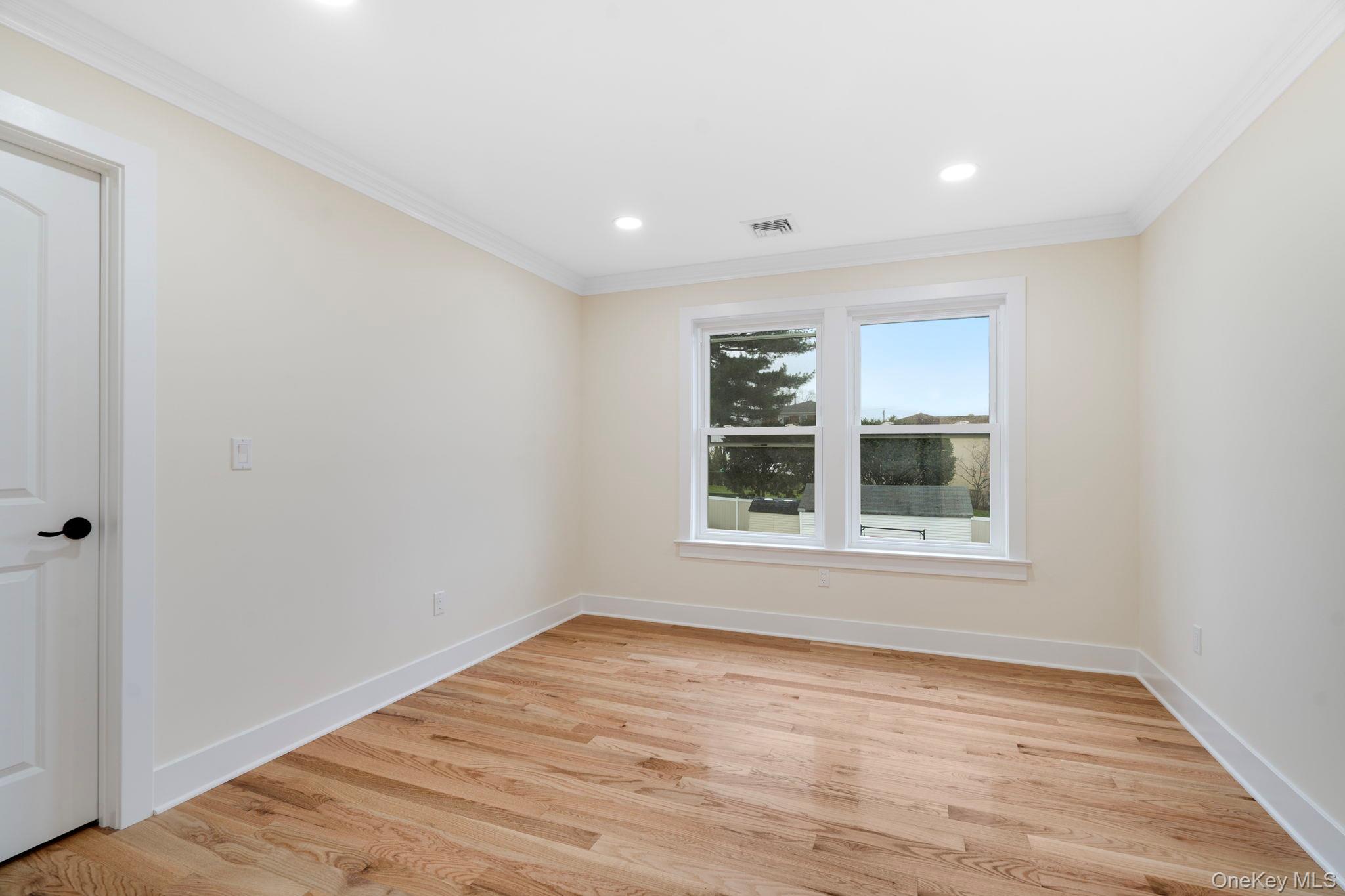 Yonkers, New York 10701, United States, 7 Bedrooms Bedrooms, ,5 BathroomsBathrooms,Residential,Pending,111529