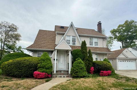 Apartment For Rent - 1 Allen Street #1<br/> Lynbrook, NY 11563